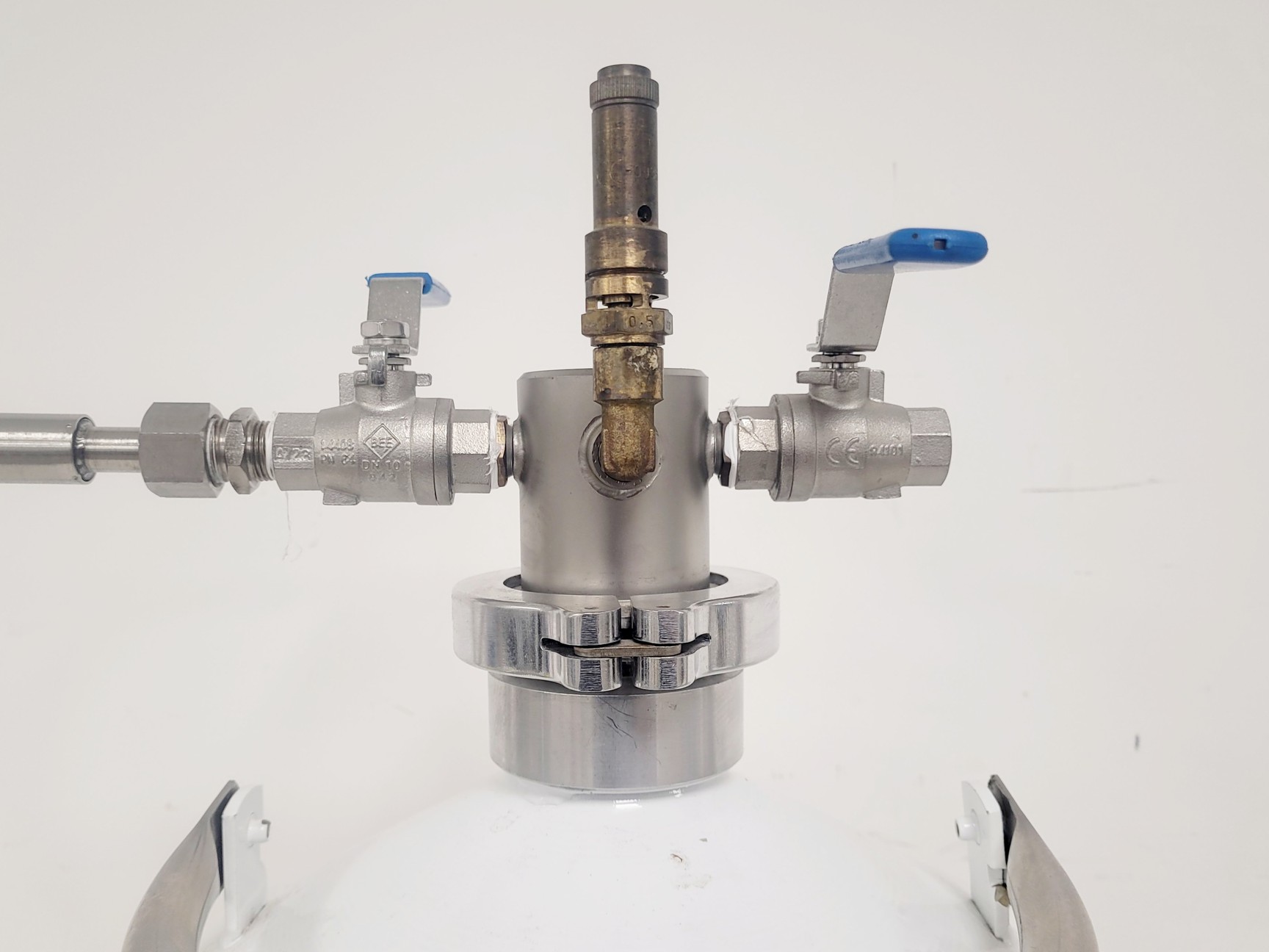 Image of Retsch CryoMill Cryogenic Grinder w/ Air Liquide TR11 Dewar Lab