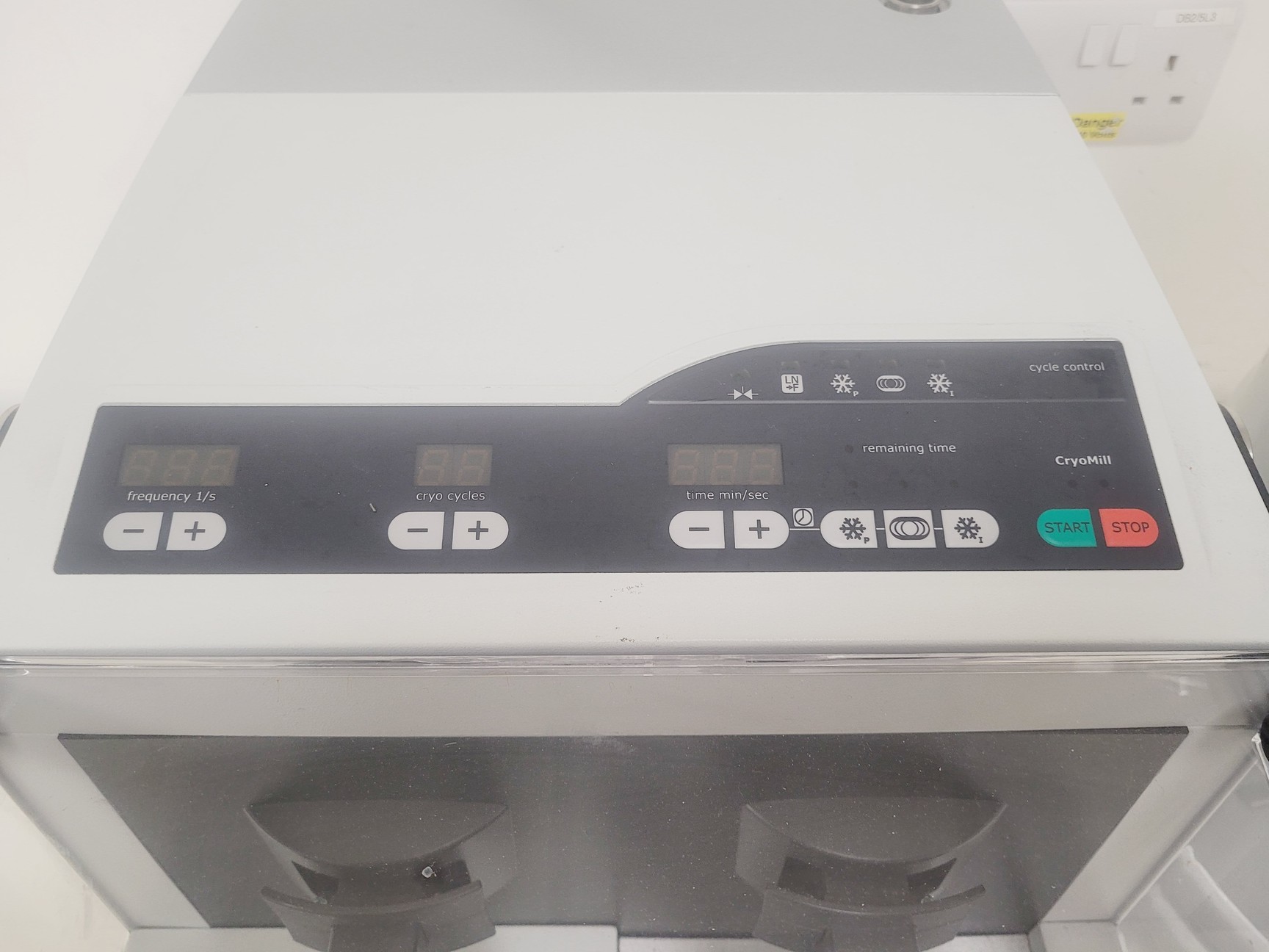 Image of Retsch CryoMill Cryogenic Grinder w/ Air Liquide TR11 Dewar Lab