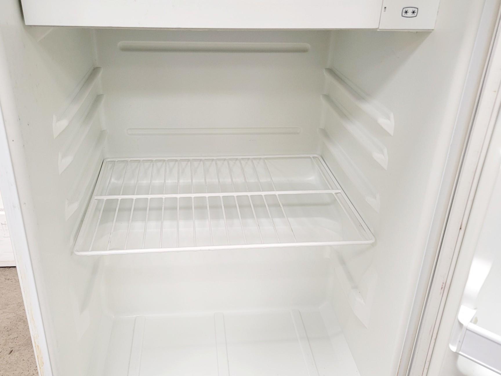 Image of Lec R550WS Fridge