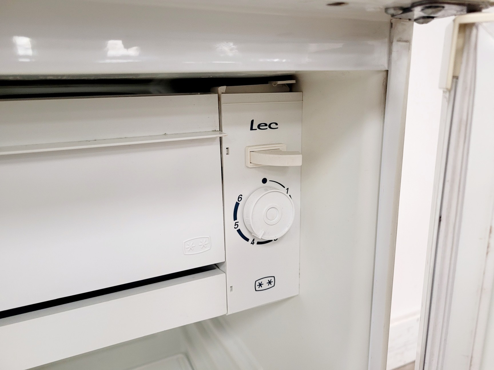 Image of Lec R550WS Fridge