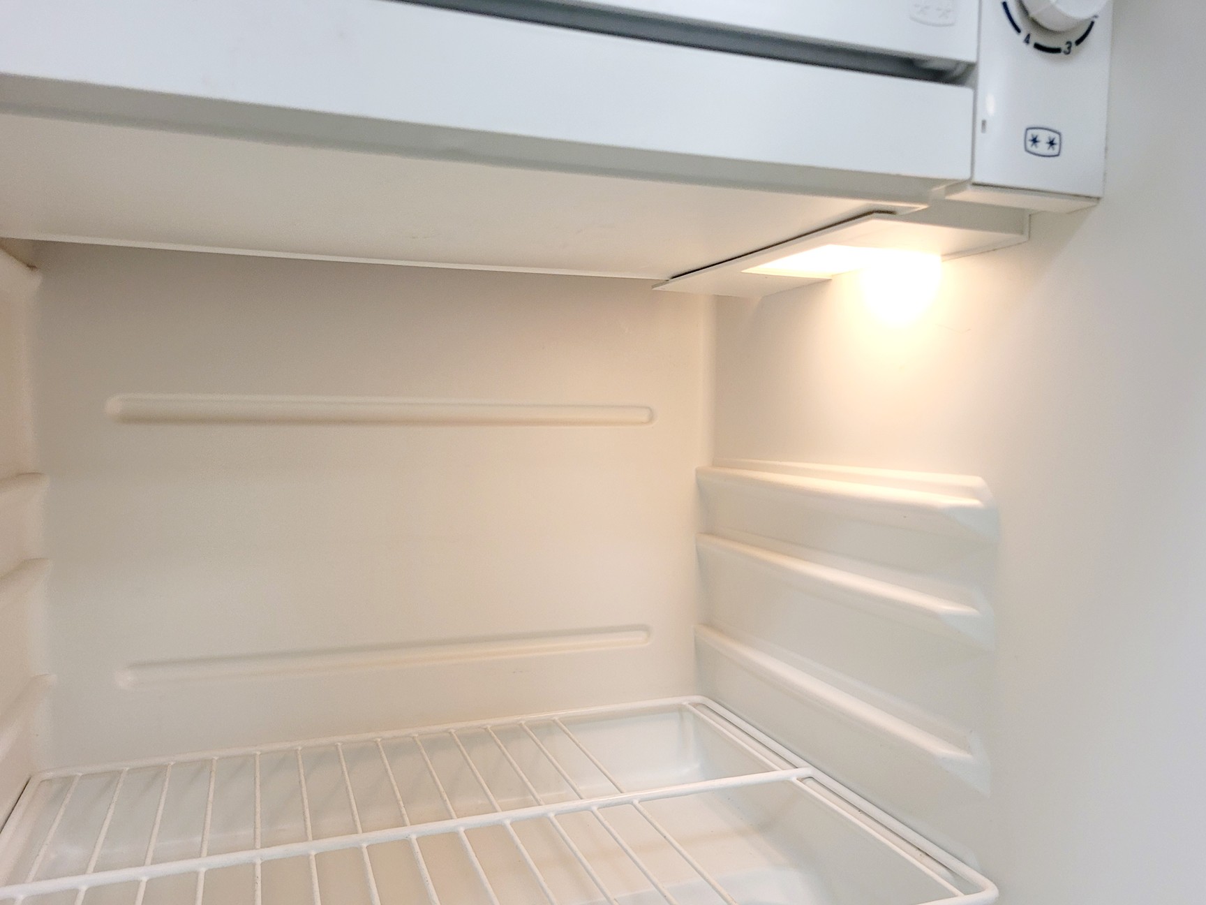 Image of Lec R550WS Fridge