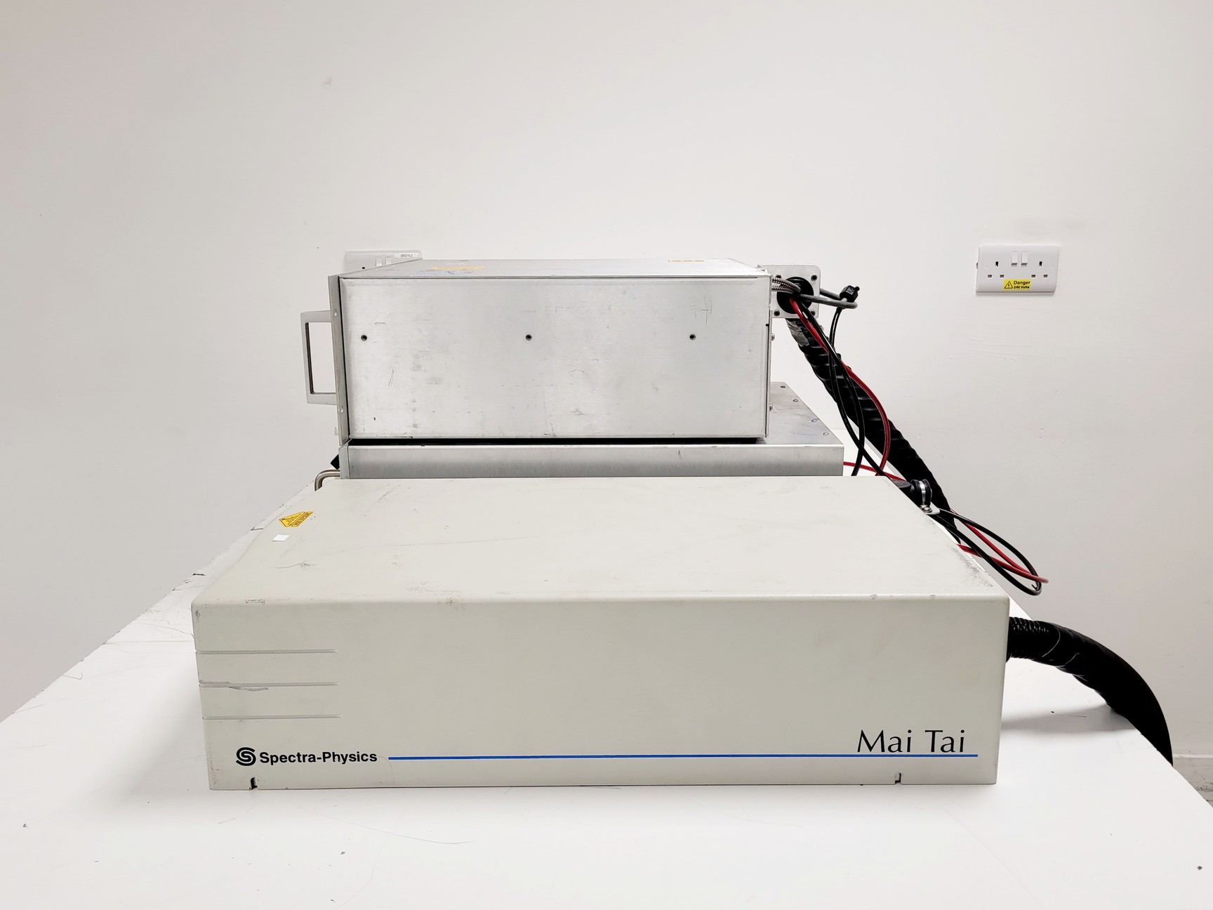 Image of Spectra-Physics MAI-TAI HP 1020 Laser System w/ Chiller & Power Supply