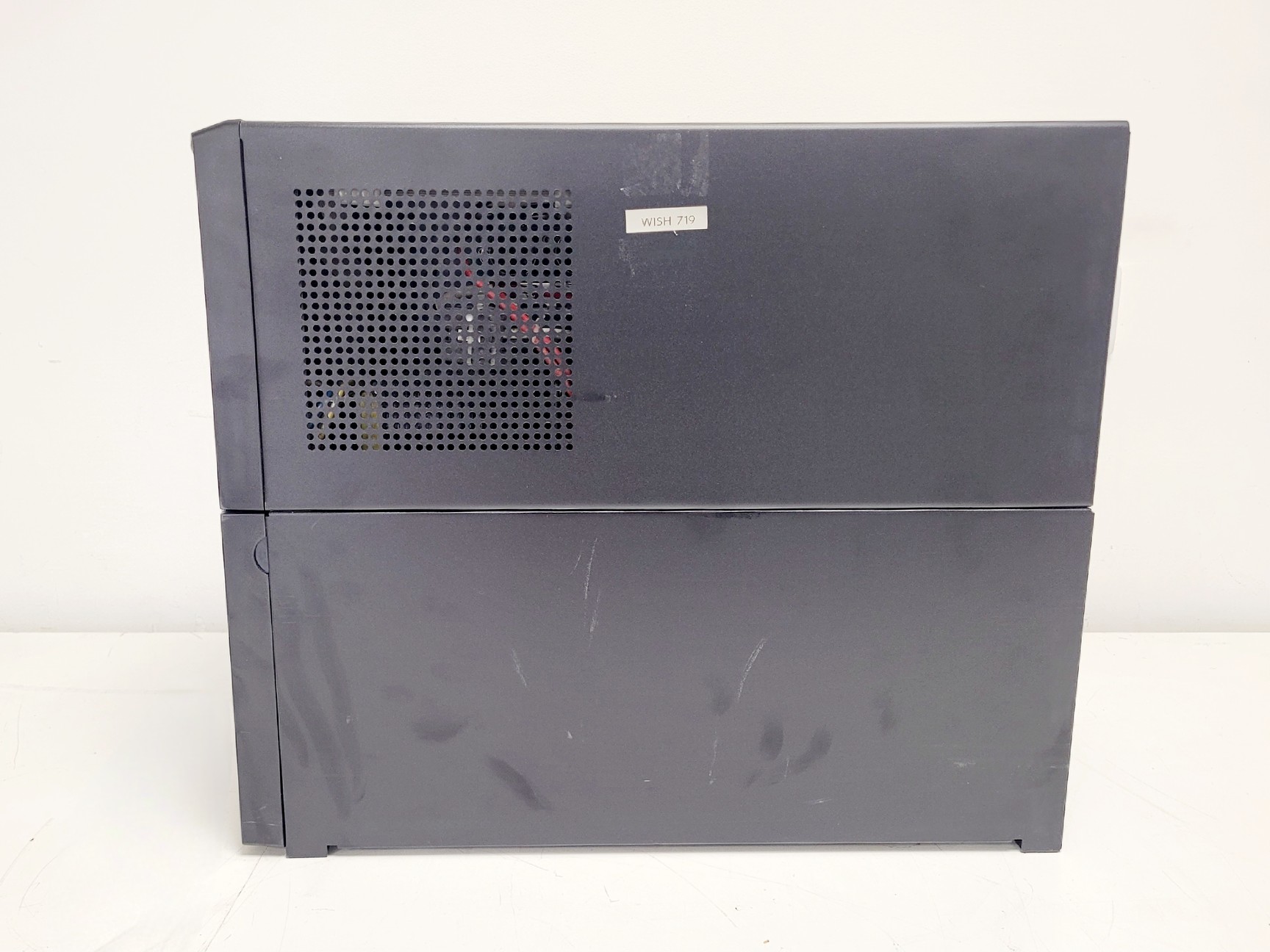 Image of APC Smart UPS 2200VA 230V LCD Tower