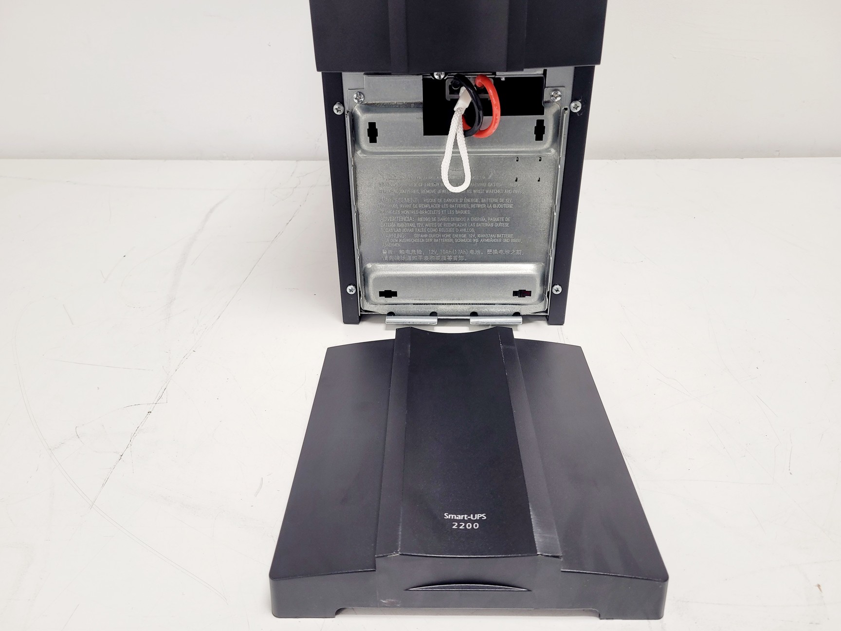Image of APC Smart UPS 2200VA 230V LCD Tower