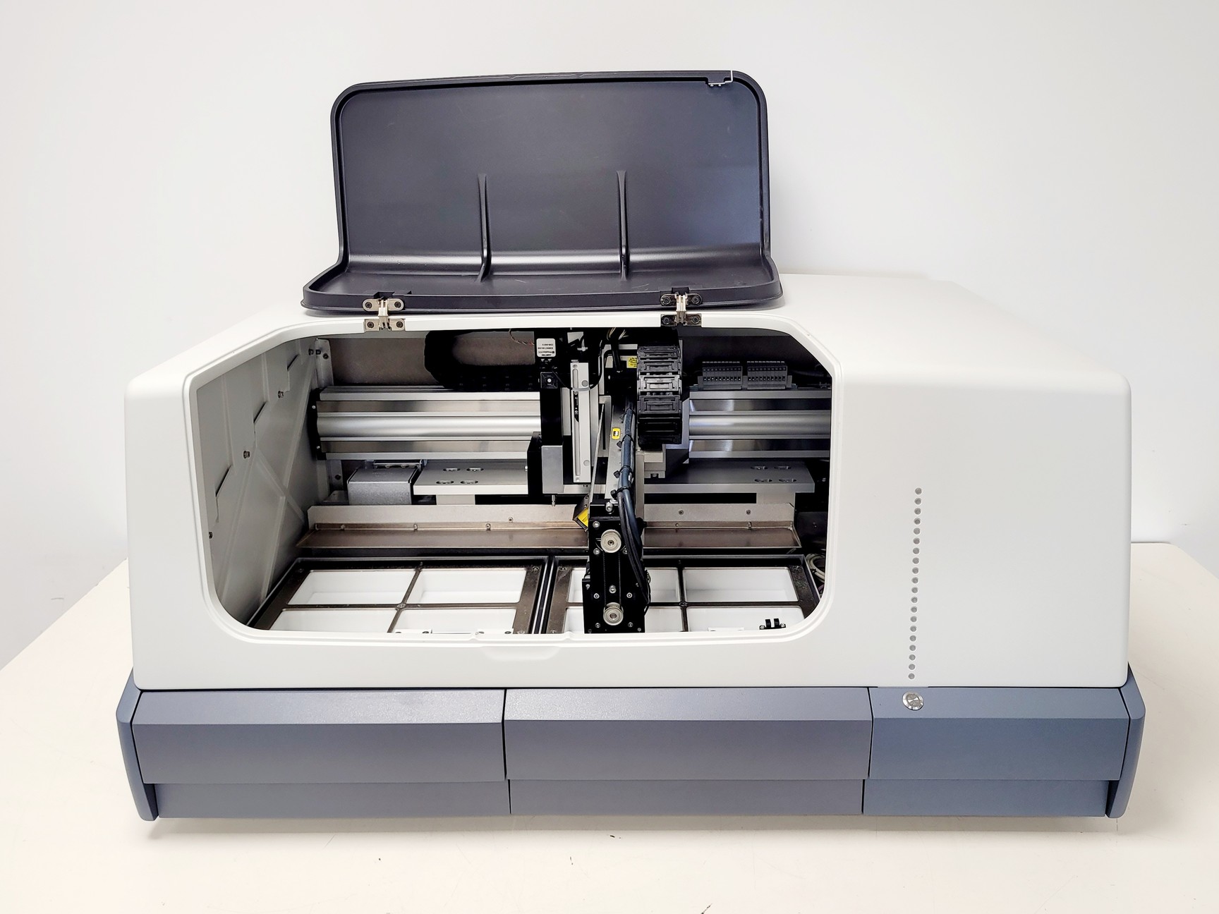 Image of HTG EDGE-SP-010 EdgeSeq Processor System Lab