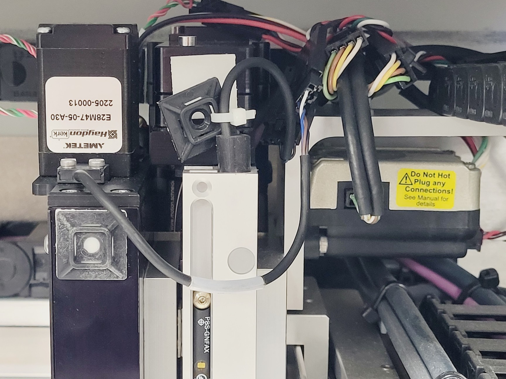 Image of HTG EDGE-SP-010 EdgeSeq Processor System Lab