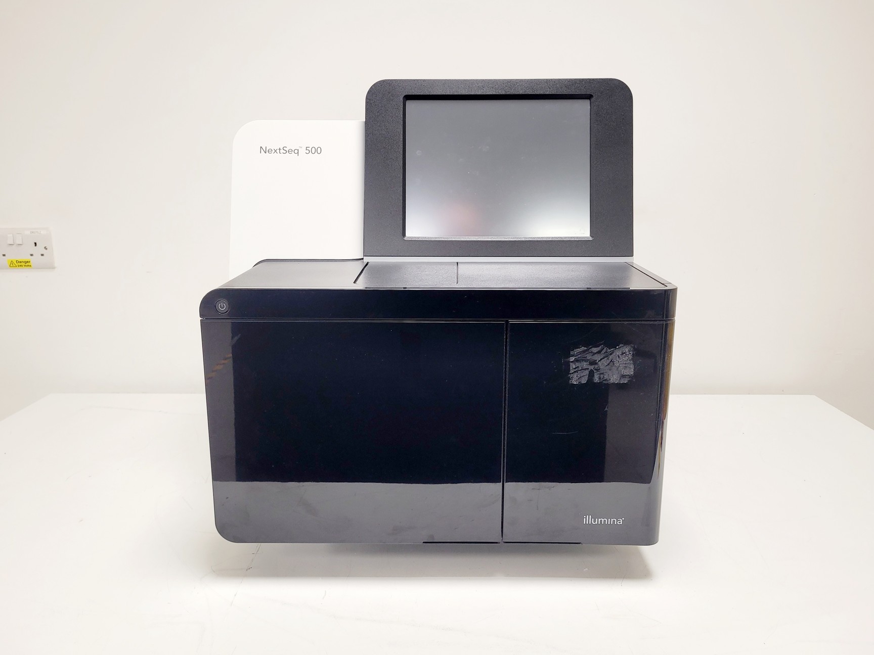 Image of Illumina NextSeq 500 DNA Sequencer Lab