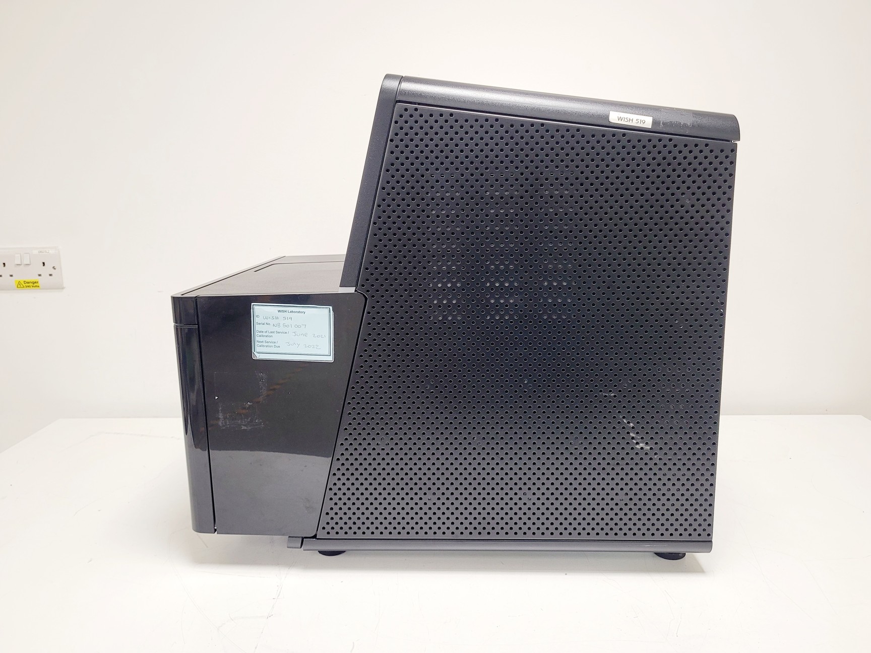 Image of Illumina NextSeq 500 DNA Sequencer Lab