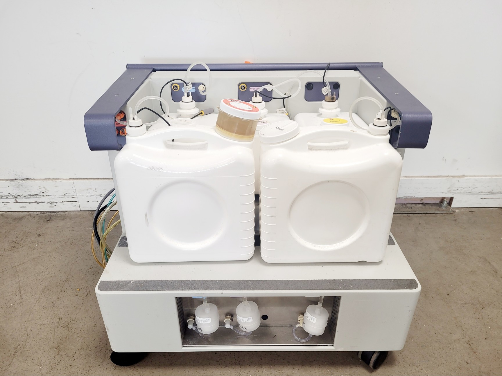 Image of BD FACSCanto II Flow Cytometer w/ Fluidics Cart Lab