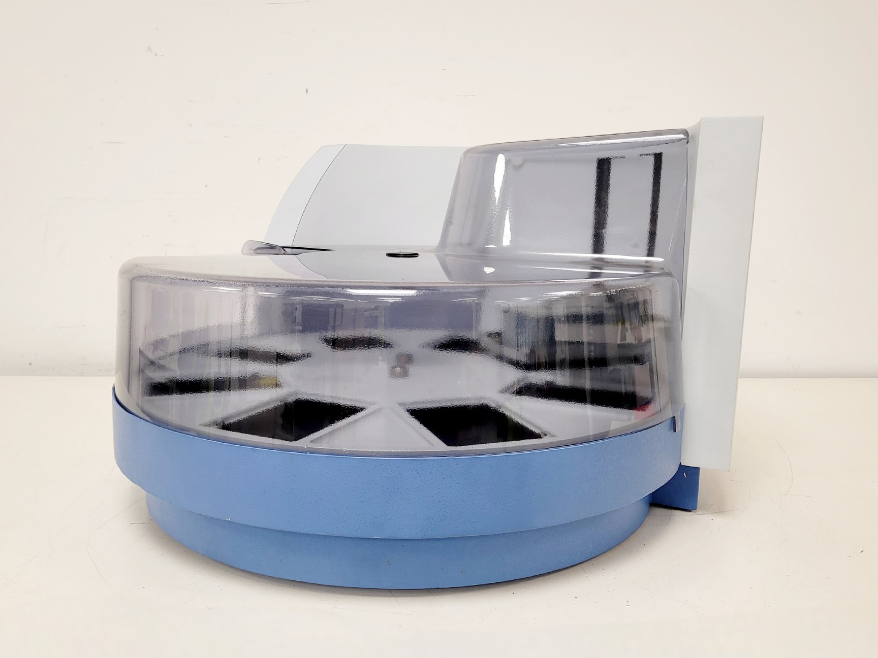 Image of Thermo Scientific Kingfisher Flex Purification System w/ Box of Deep-well Plates