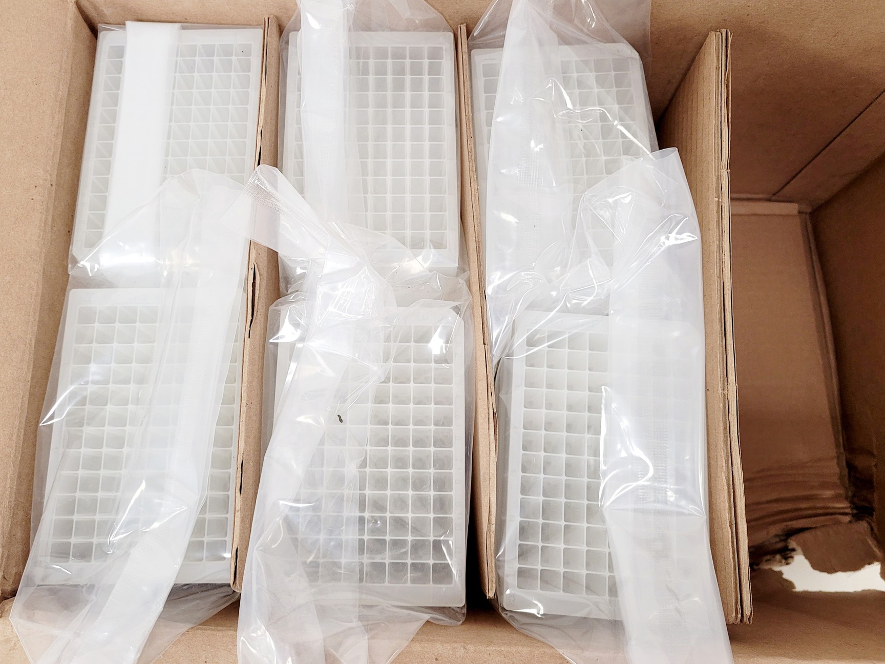 Image of Thermo Scientific Kingfisher Flex Purification System w/ Box of Deep-well Plates