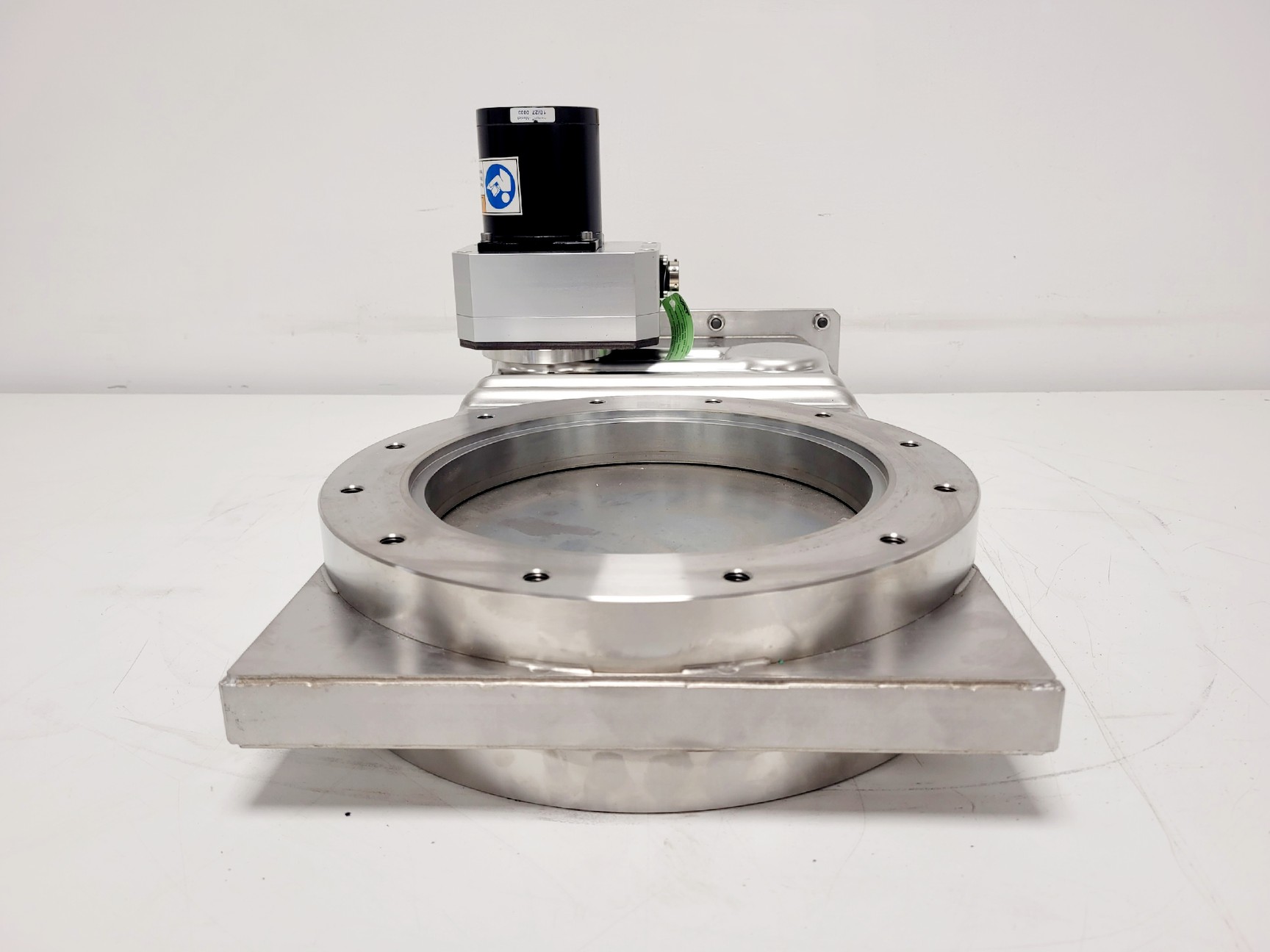 Image of VAT Series 642 Control Gate Valve