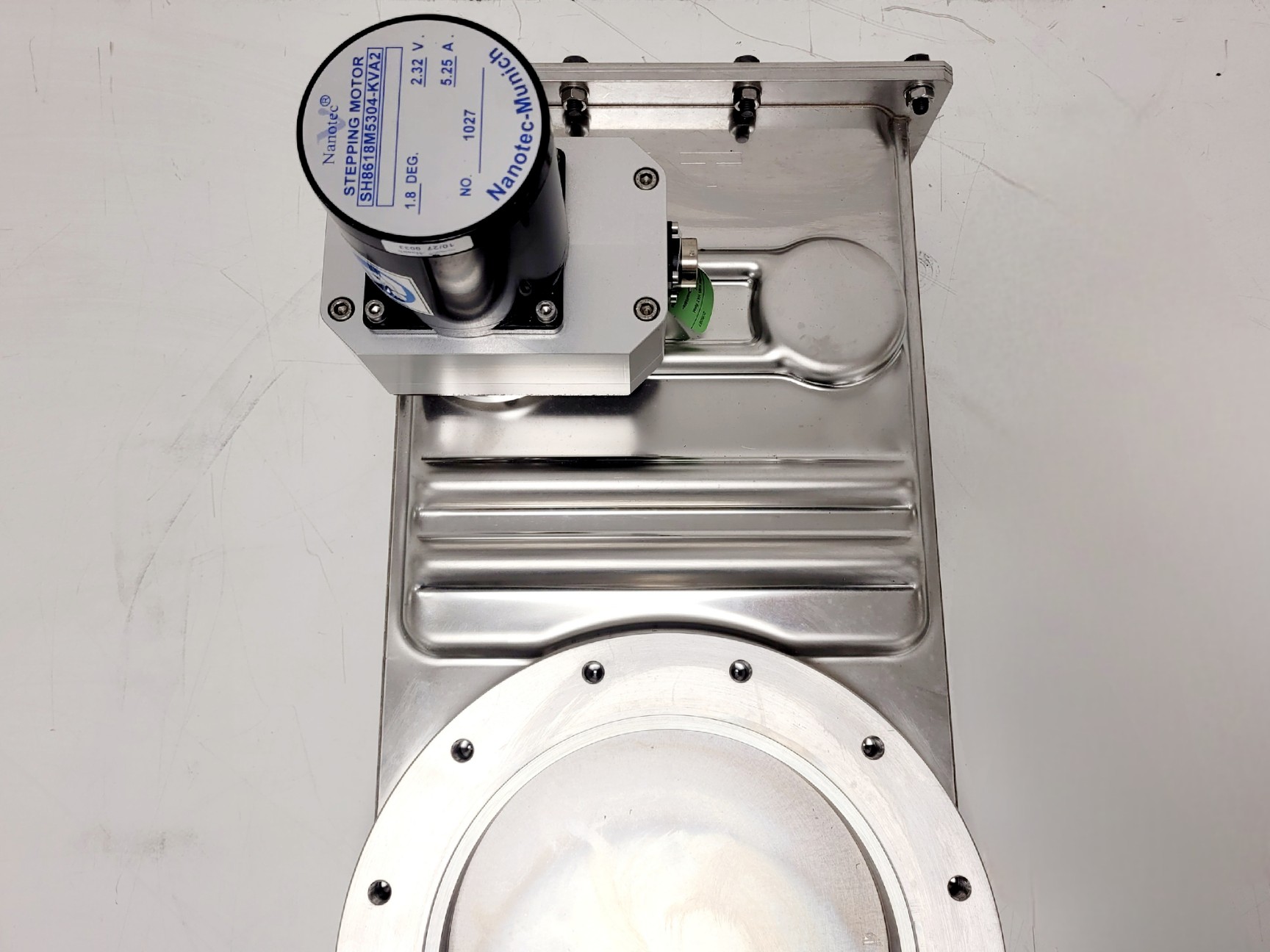 Image of VAT Series 642 Control Gate Valve