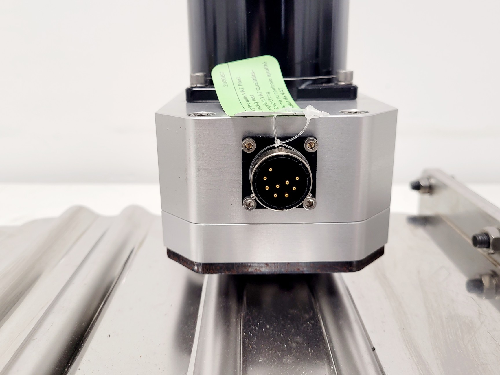 Image of VAT Series 642 Control Gate Valve