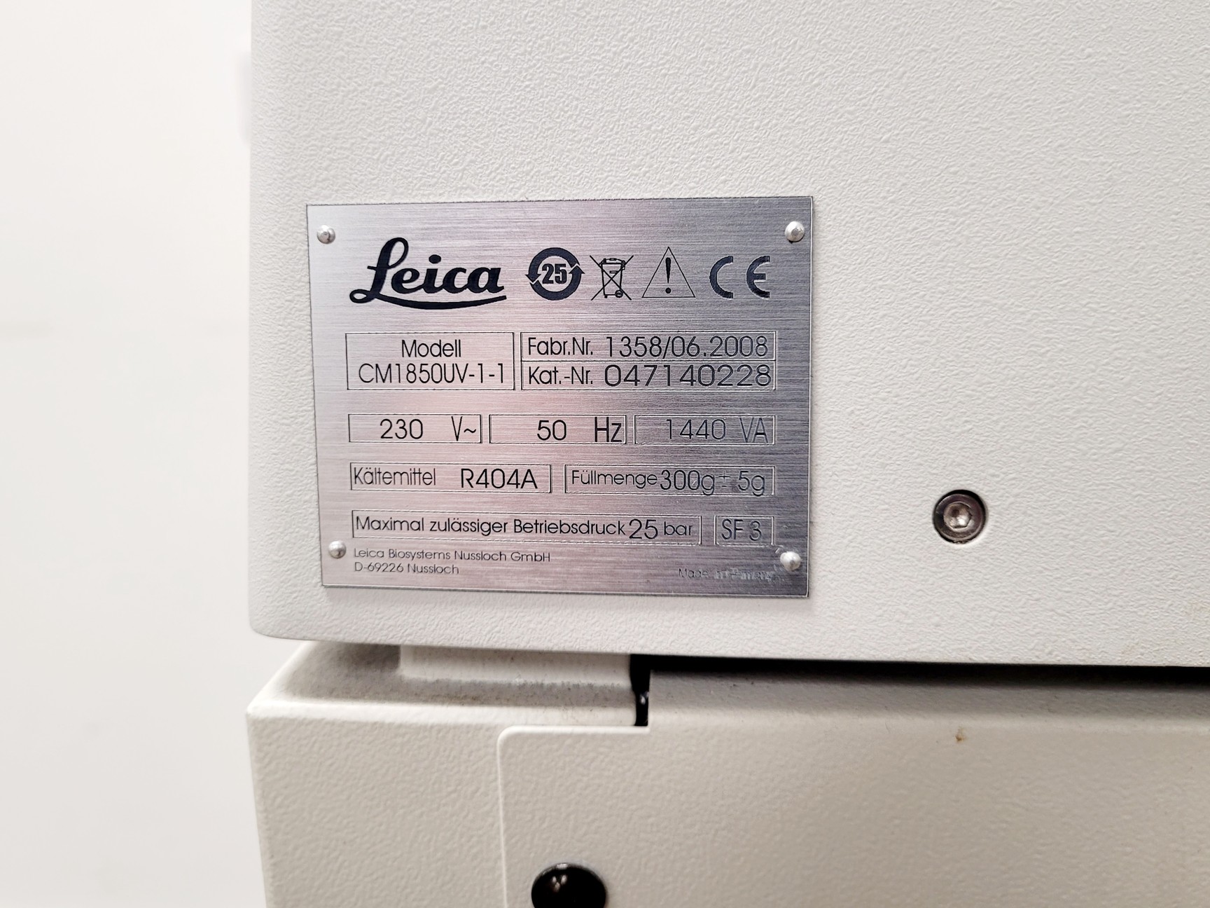 Image of Leica CM1850 UV Cryostat Lab