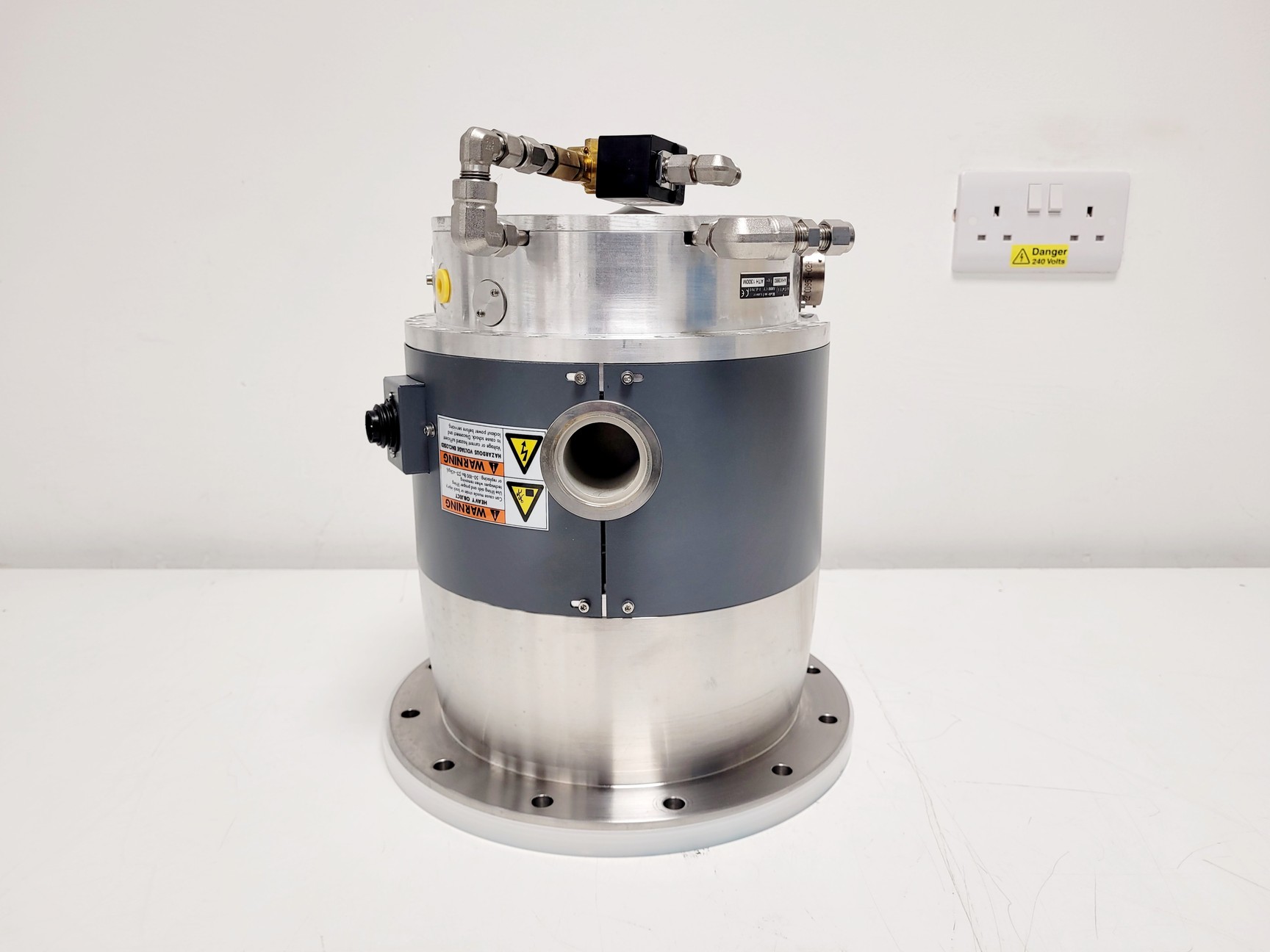 Image of Alcatel ATH 1300M Turbopump & Alcatel ACT 1300M Turbopump Controller