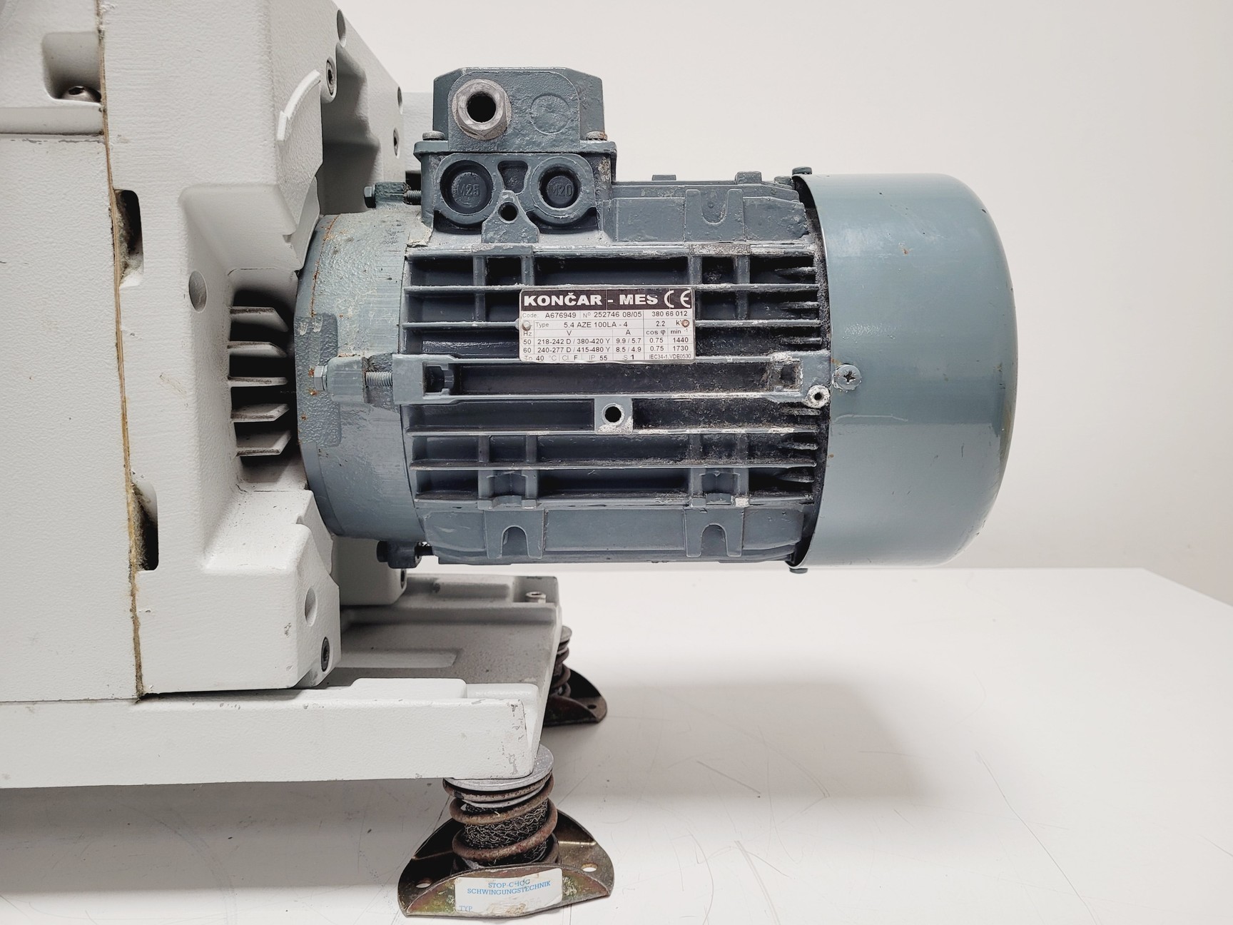 Image of Leybold Trivac D-65-BCS-PFPE Rotary Vane Vacuum Pump w/ CF40-65 Oil Filter