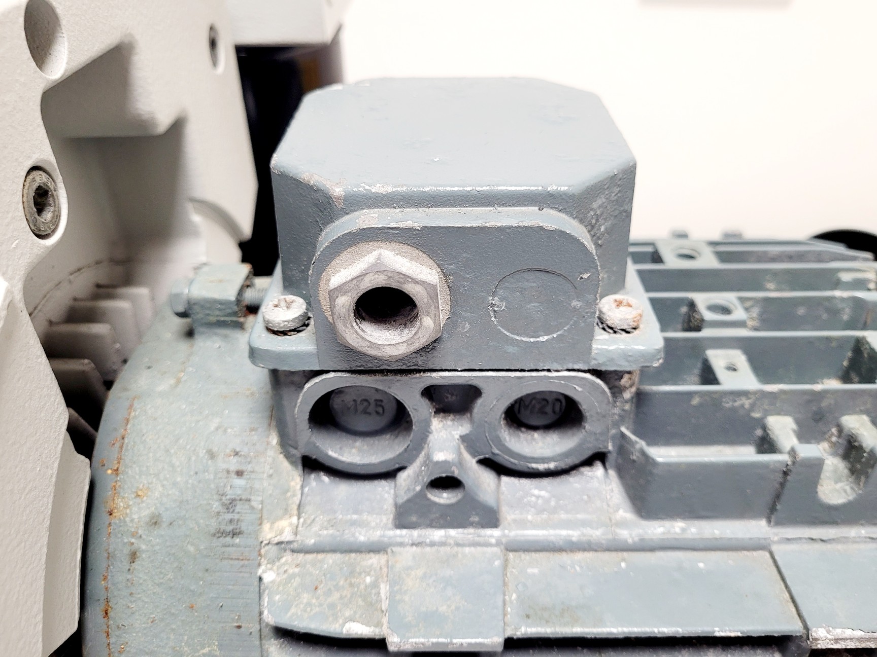 Image of Leybold Trivac D-65-BCS-PFPE Rotary Vane Vacuum Pump w/ CF40-65 Oil Filter