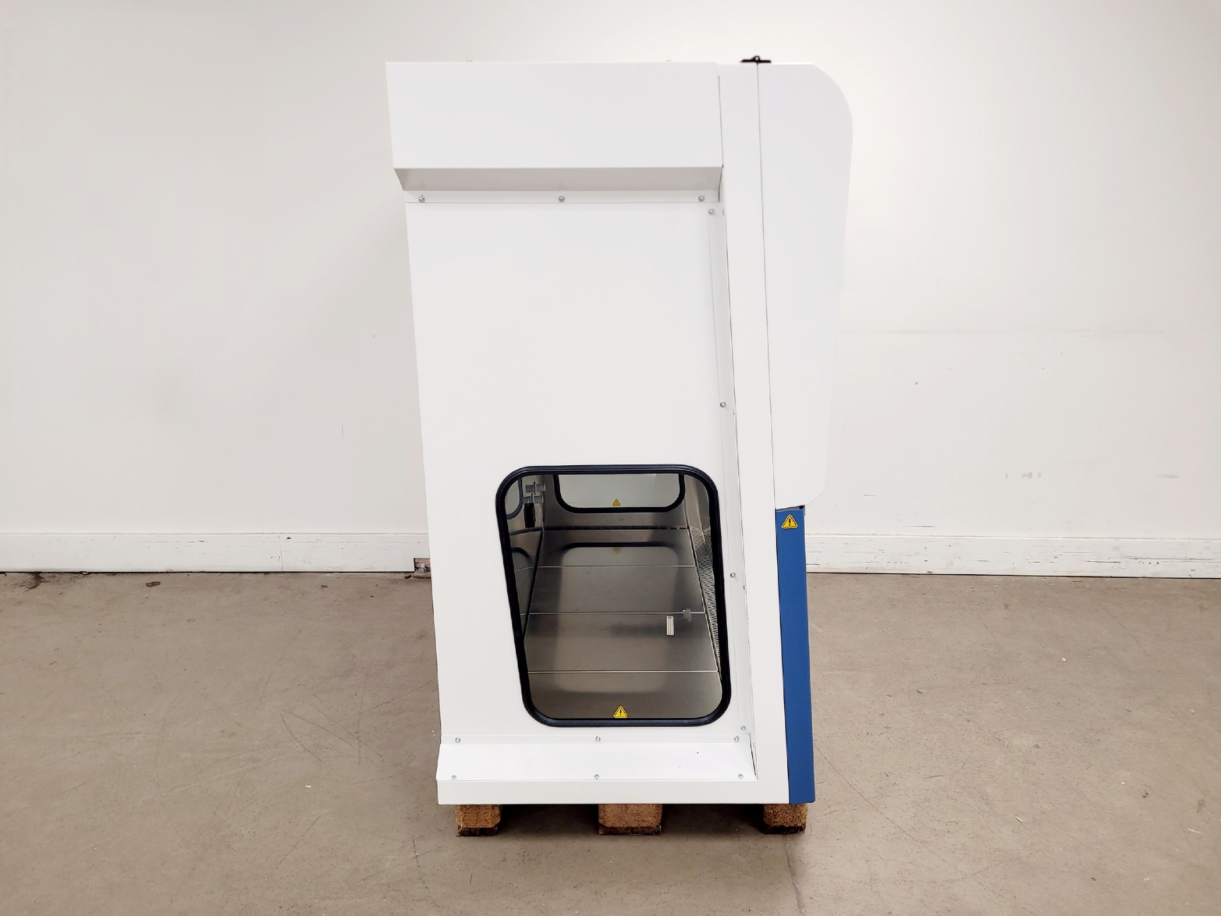 Image of BioAir Safemate ECO+ 1.2BS Class II Microbiological Safety Cabinet w/ Stand