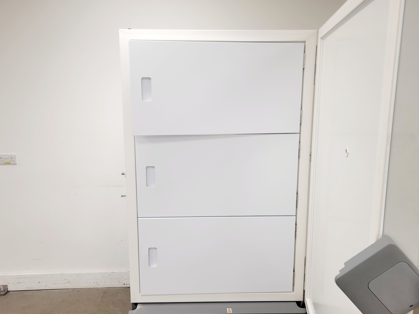 Image of Eppendorf CyroCube F740hiw Ultra Low Temperature Freezer Lab