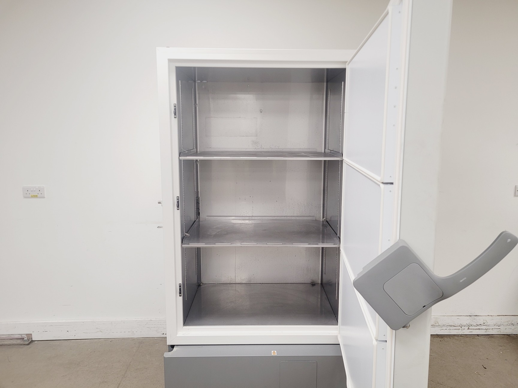 Image of Eppendorf CyroCube F740hiw Ultra Low Temperature Freezer Lab