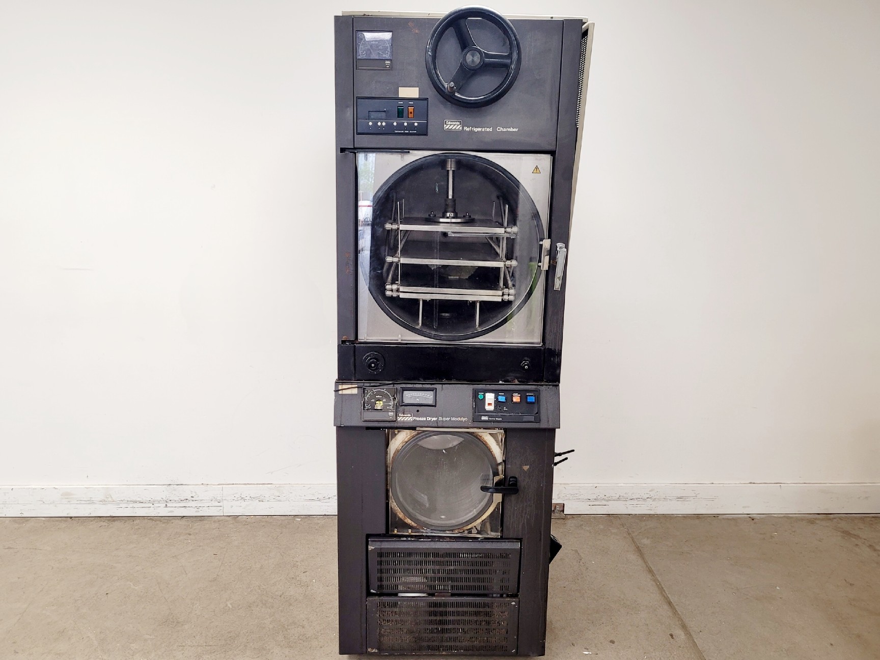 Image of Edwards Refrigerated Chamber & Freeze Dryer Super Modulyo Lab