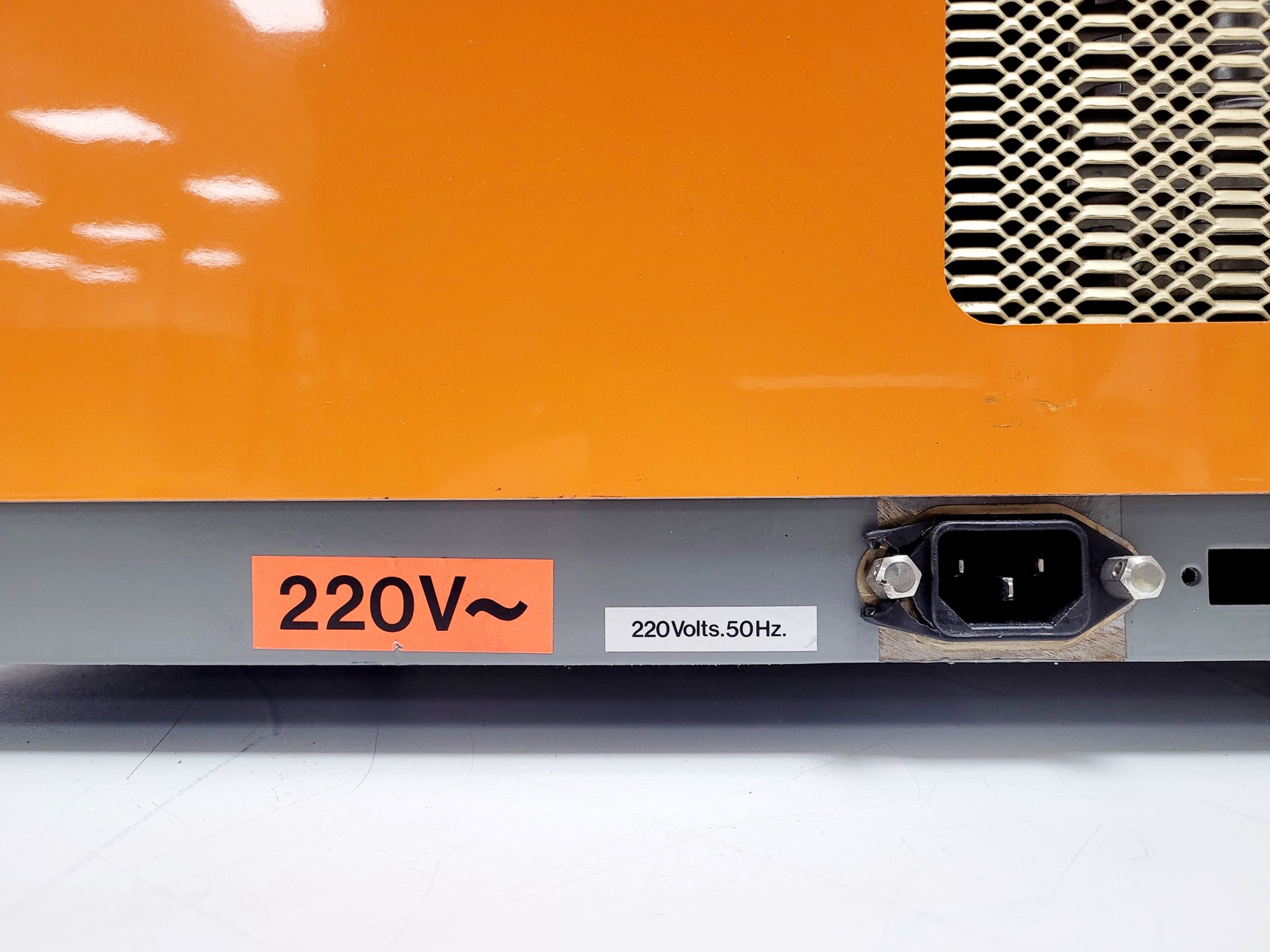 Image of Alcatel Drytel 100 Turbomolecular Vacuum Pump
