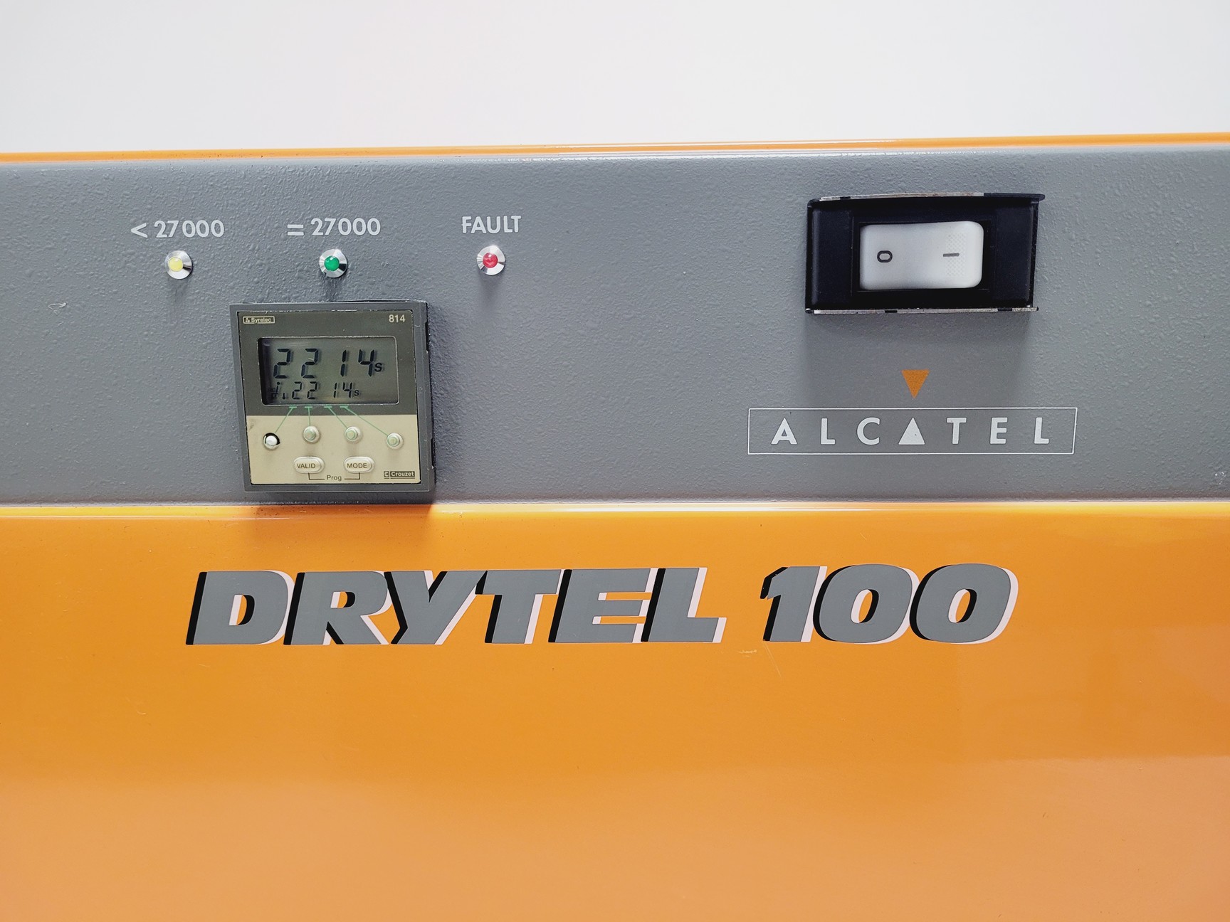 Image of Alcatel Drytel 100 Turbomolecular Vacuum Pump