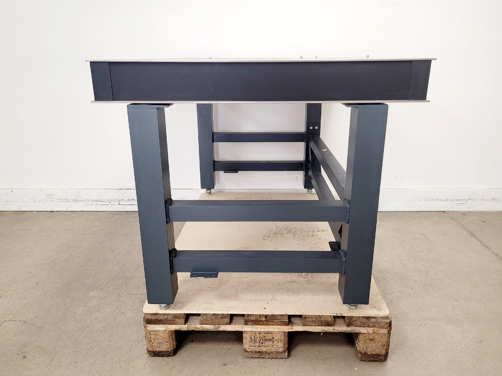 Image of Melles Griot Anti-Vibration Isolation Table