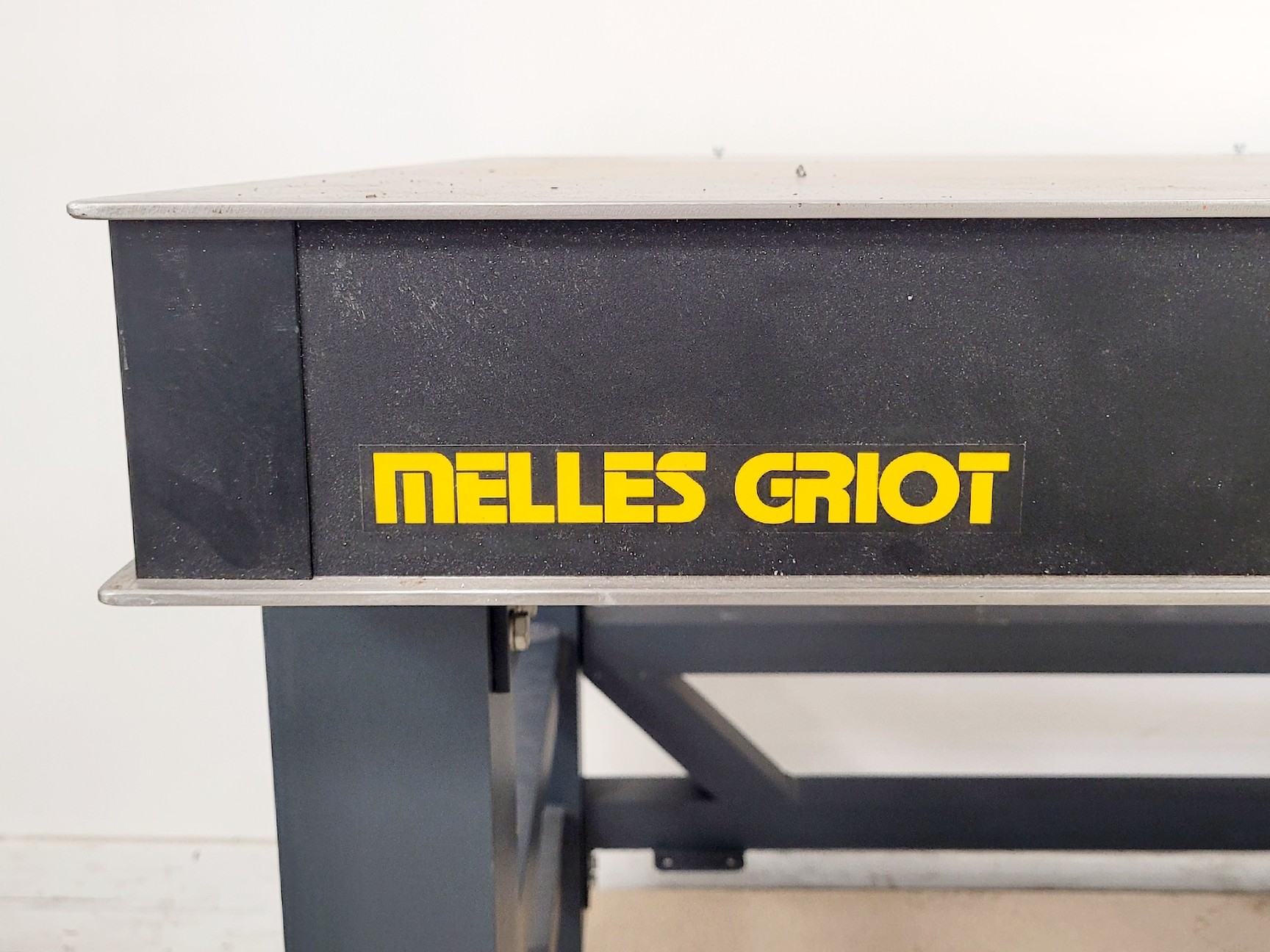 Image of Melles Griot Anti-Vibration Isolation Table