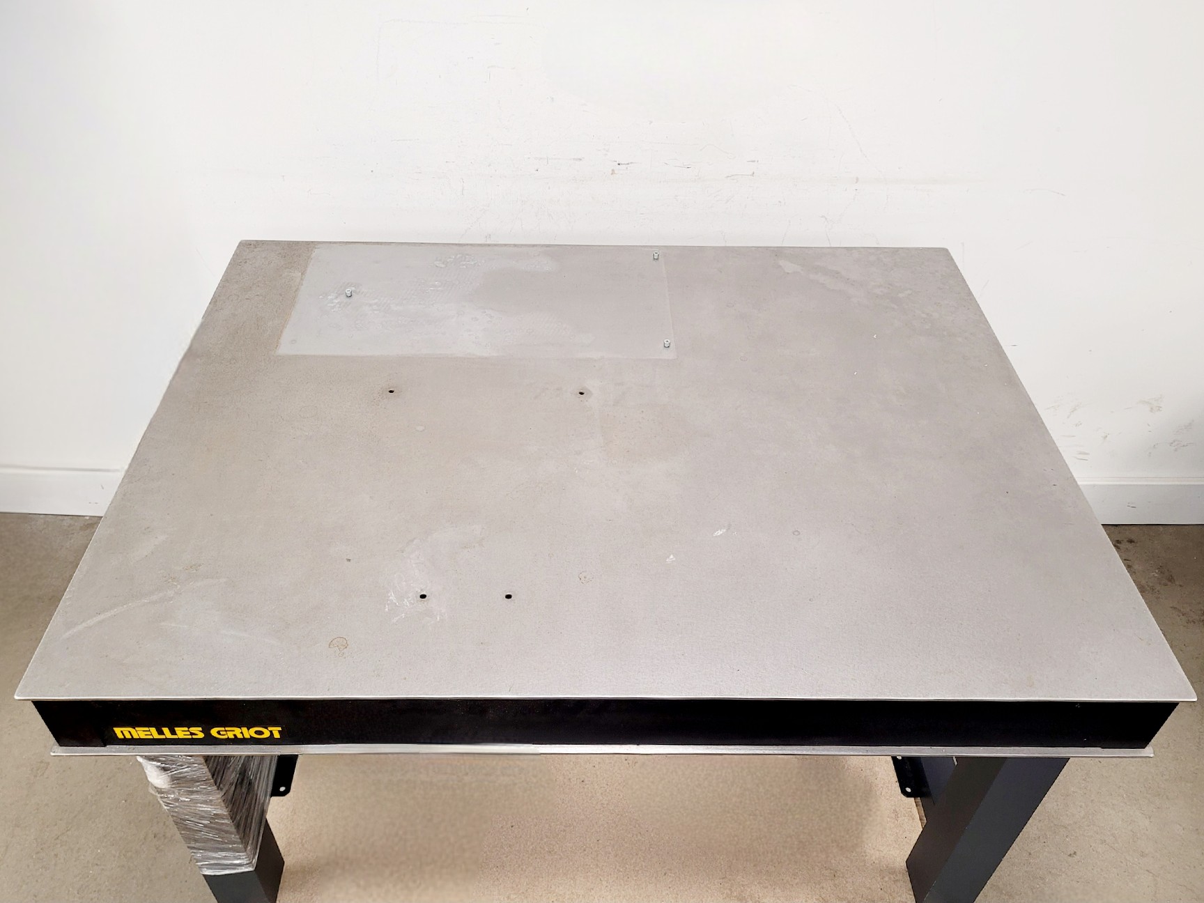 Image of Melles Griot Anti-Vibration Isolation Table
