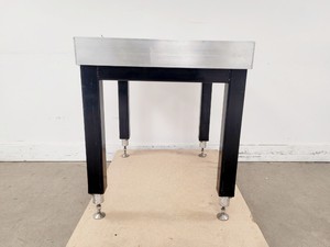 Thumbnail image of Anti-Vibration Isolation Table