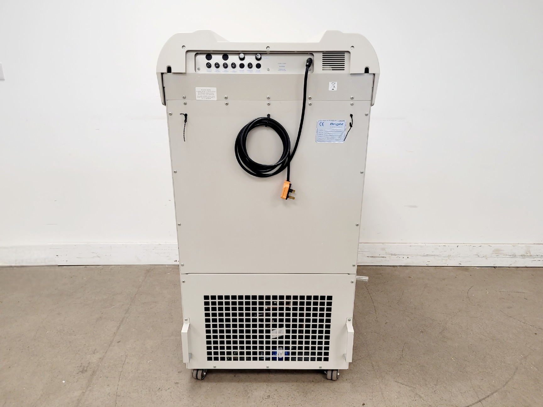 Image of Bright Model OTF5000 Cryostat w/ 2 x Cryo-m-bed, 2 x Object Holders & Blade