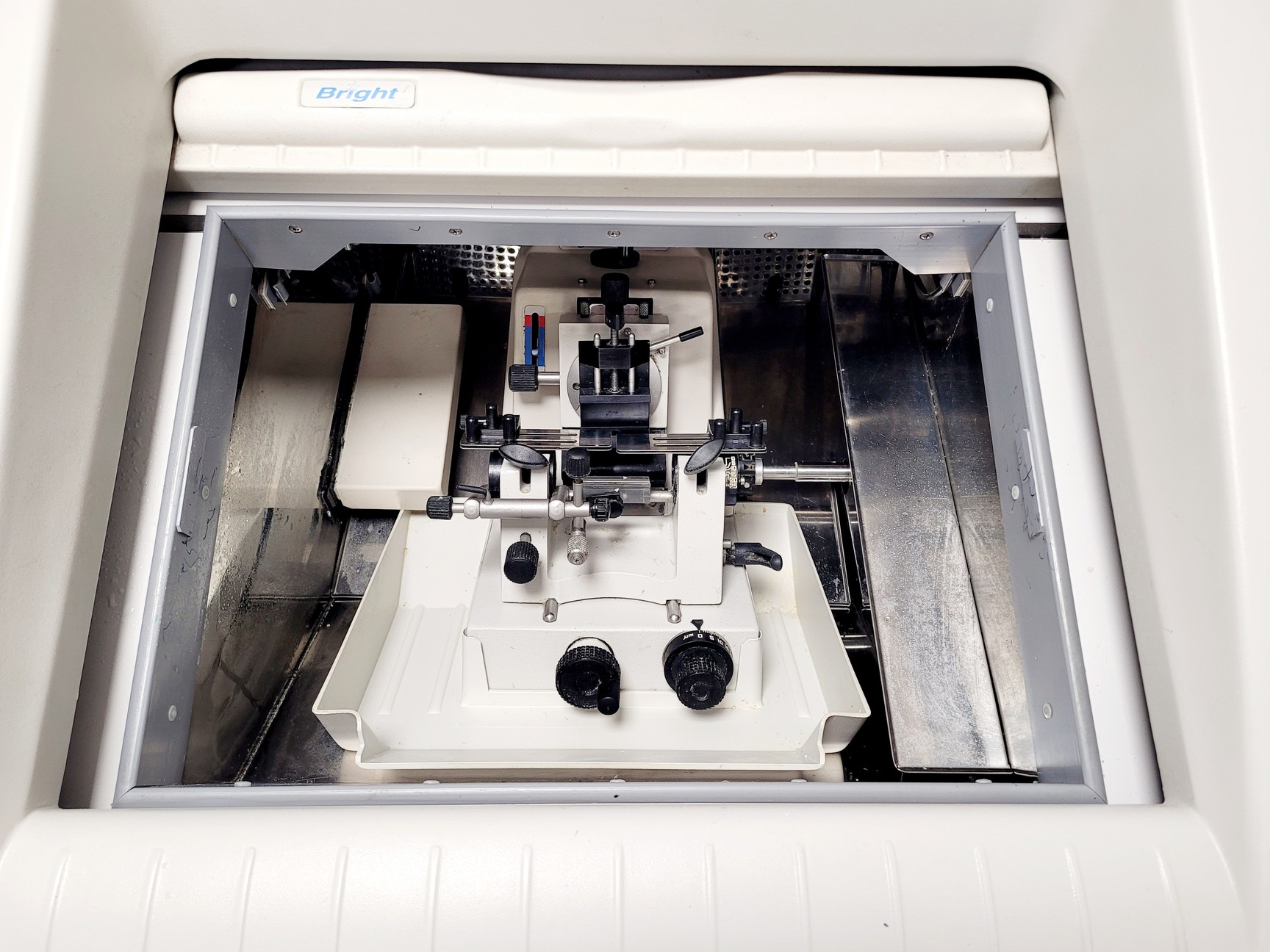 Image of Bright Model OTF5000 Cryostat w/ 2 x Cryo-m-bed, 2 x Object Holders & Blade