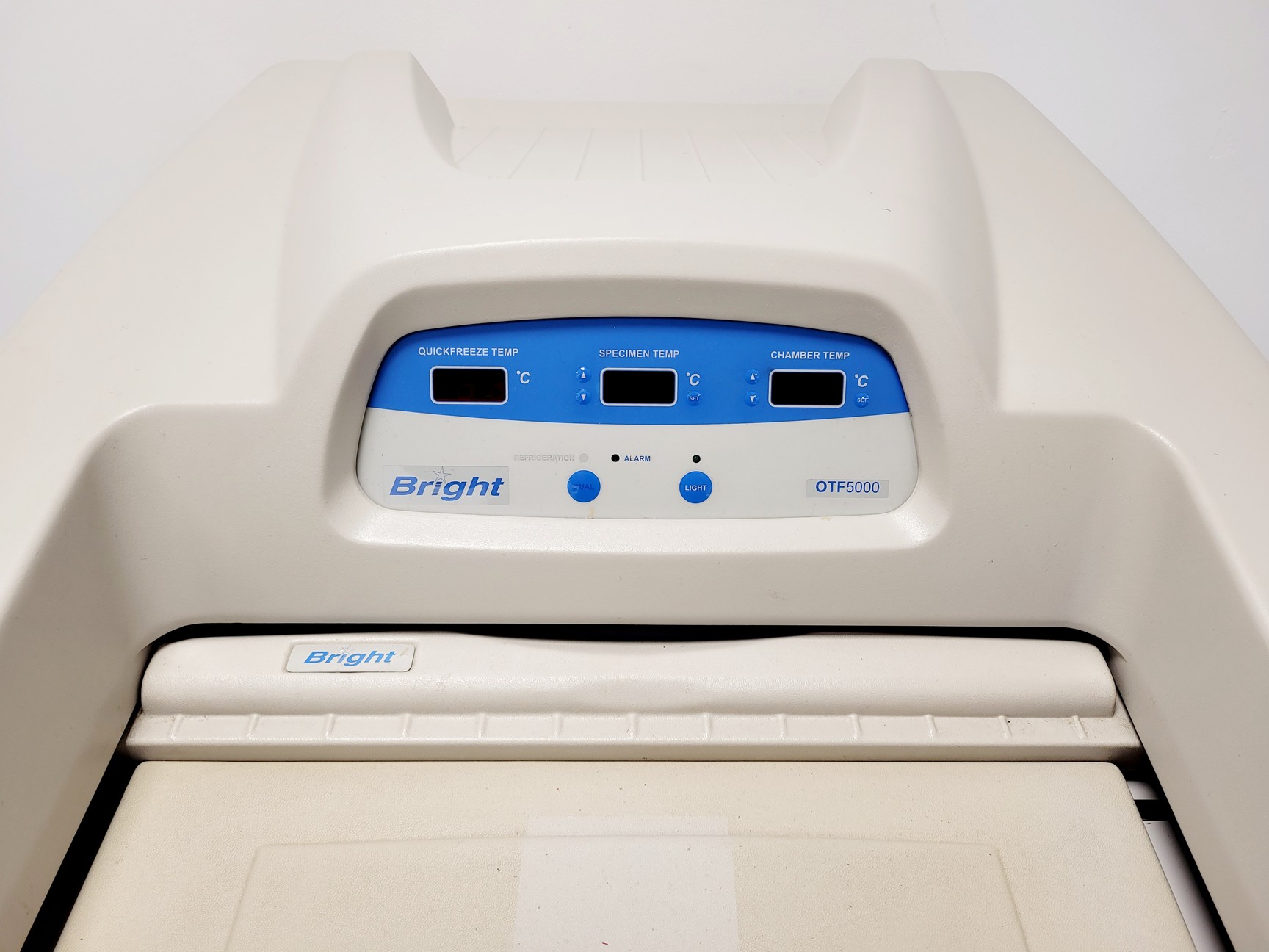 Image of Bright Model OTF5000 Cryostat w/ 2 x Cryo-m-bed, 2 x Object Holders & Blade