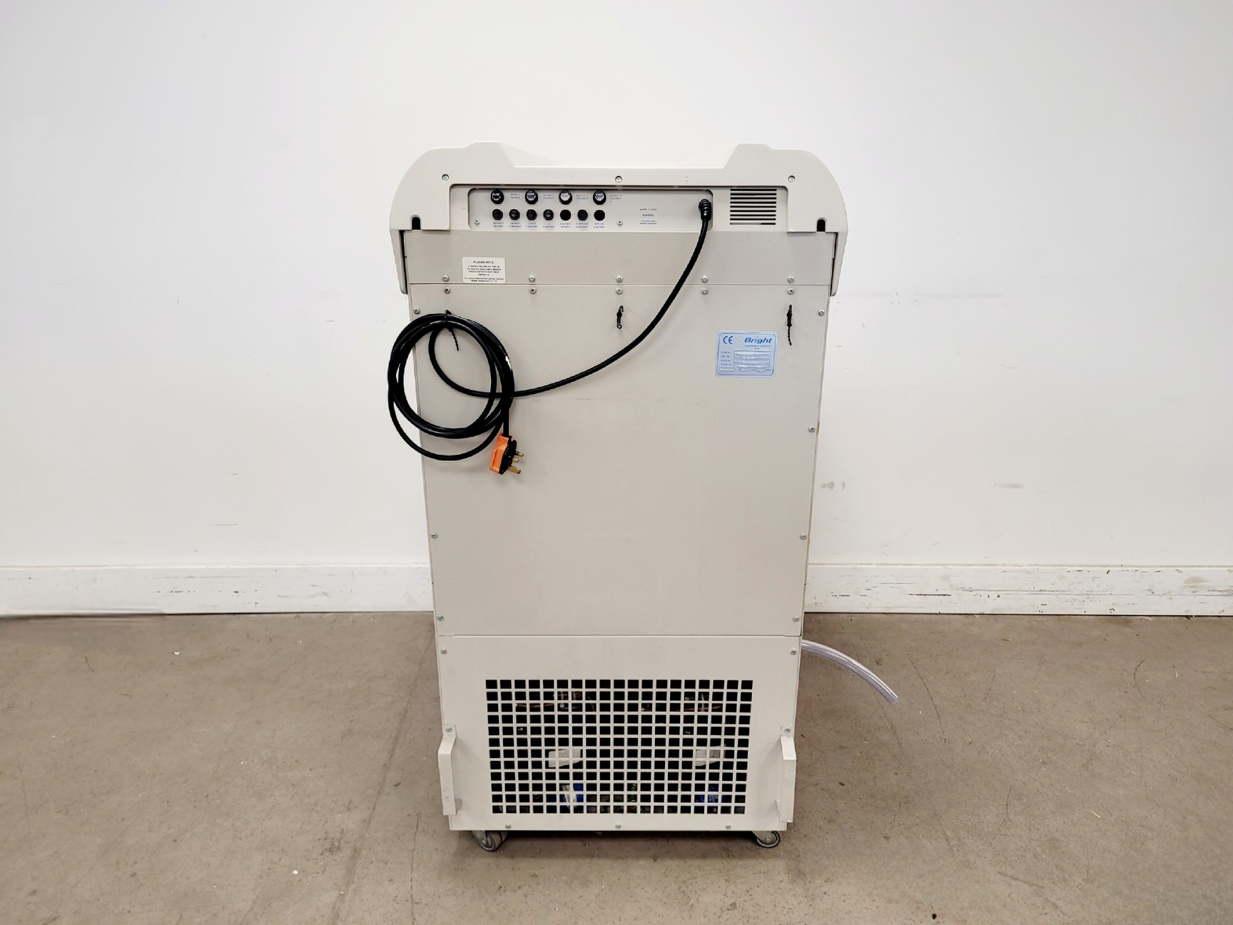 Image of Bright Model OTF5000 Cryostat w/ 2 x Cryo-m-bed, 2 x Object Holders & Blade