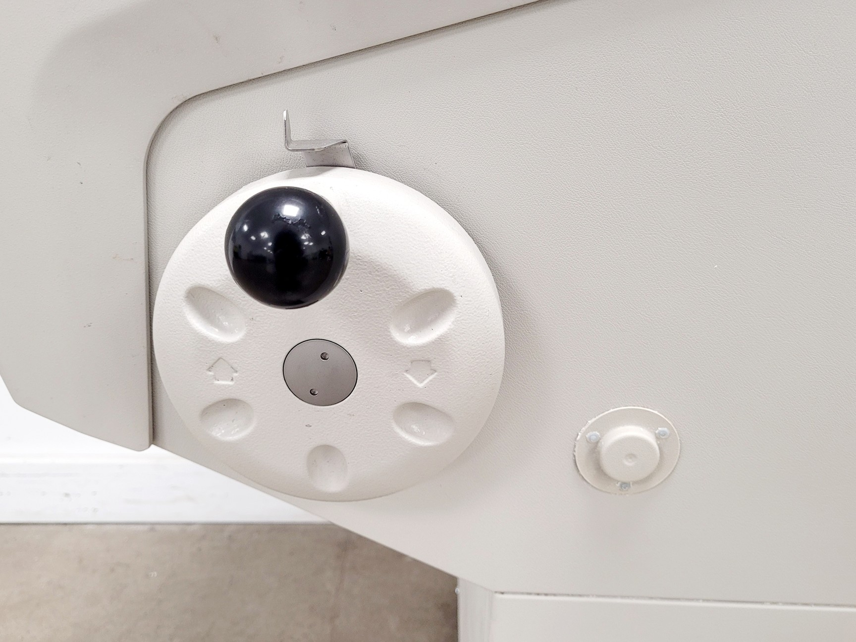 Image of Bright Model OTF5000 Cryostat w/ 2 x Cryo-m-bed, 2 x Object Holders & Blade