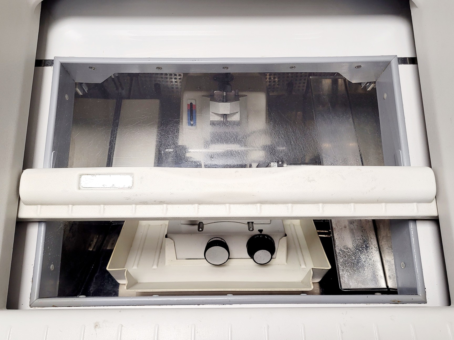 Image of Bright Model OTF5000 Cryostat w/ 2 x Cryo-m-bed, 2 x Object Holders & Blade