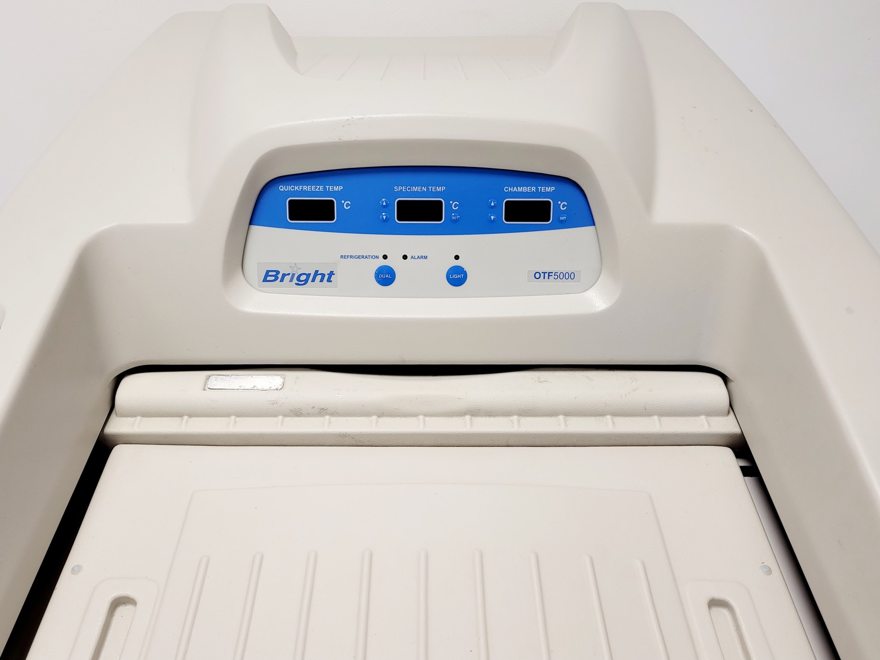 Image of Bright Model OTF5000 Cryostat w/ 2 x Cryo-m-bed, 2 x Object Holders & Blade