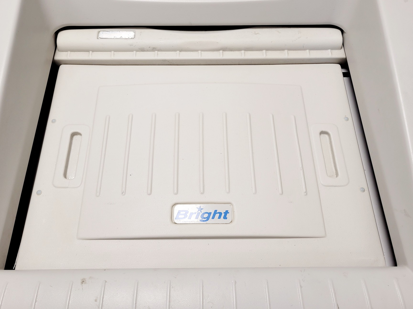 Image of Bright Model OTF5000 Cryostat w/ 2 x Cryo-m-bed, 2 x Object Holders & Blade
