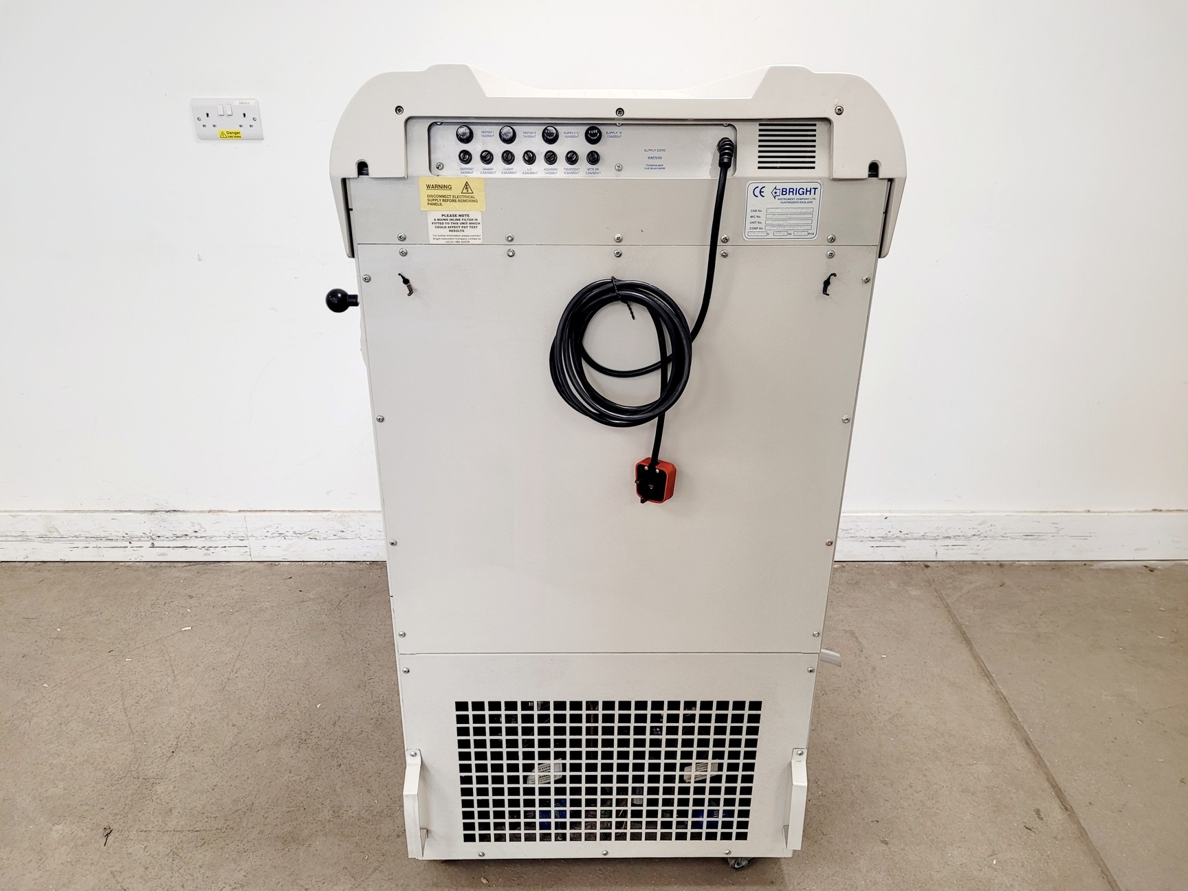 Image of Bright Model OTF5000 Cryostat w/ 2 x Cryo-m-bed, 2 x Object Holders & Blade