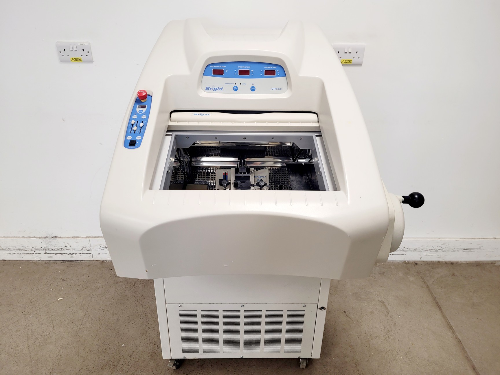 Image of Bright Model OTF5000 Cryostat w/ 2 x Cryo-m-bed, 2 x Object Holders & Blade