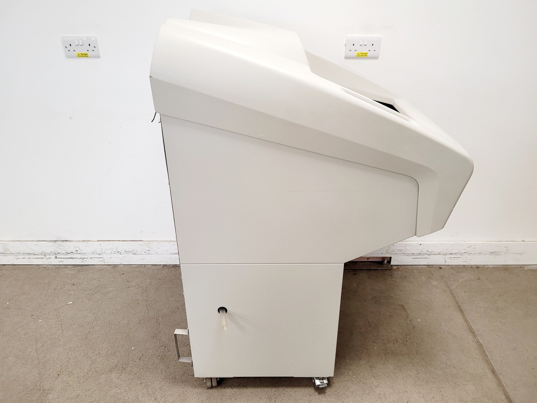 Image of Bright Model OTF5000 Cryostat w/ 2 x Cryo-m-bed, 2 x Object Holders & Blade