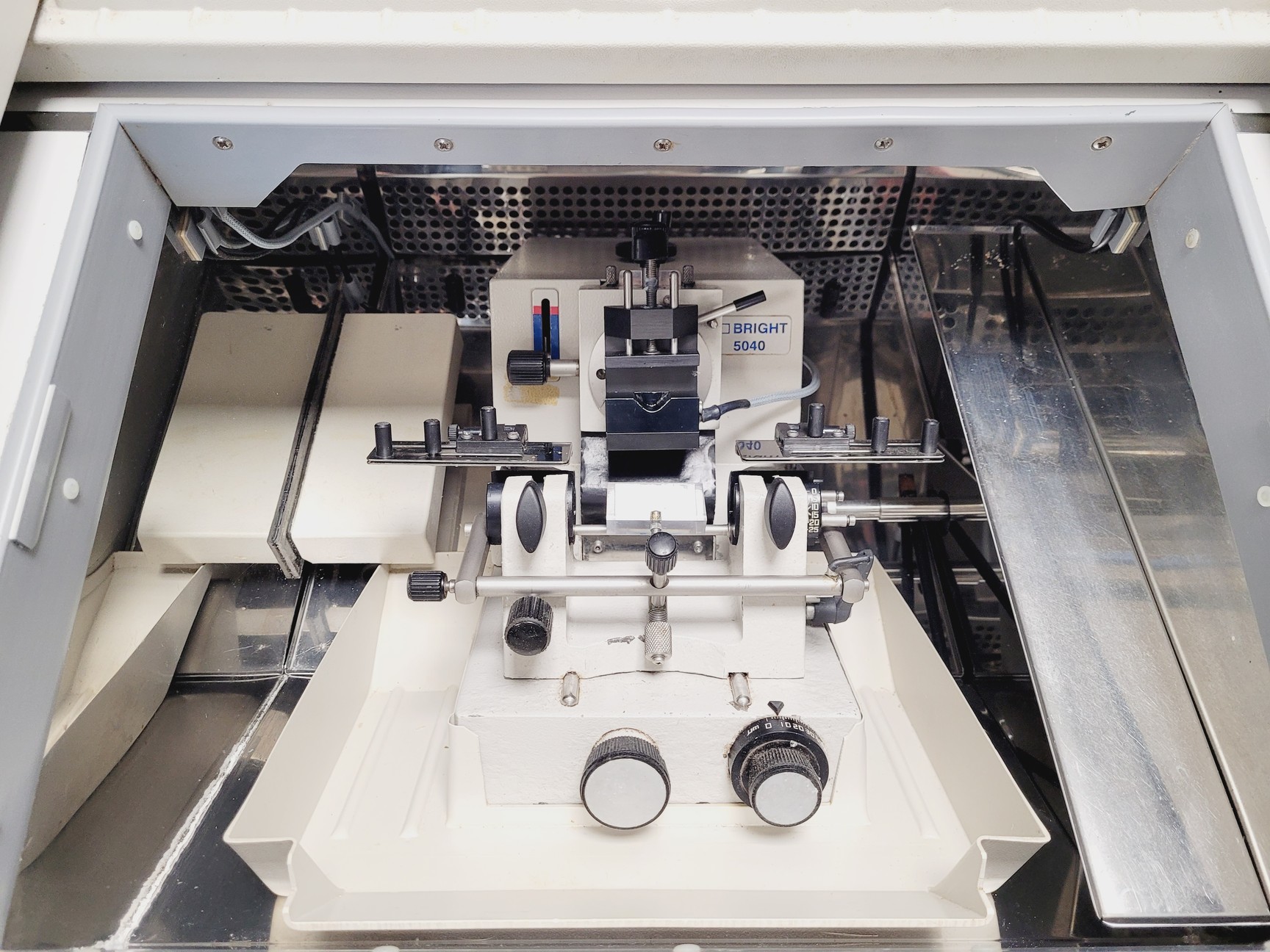 Image of Bright Model OTF5000 Cryostat w/ 2 x Cryo-m-bed, 2 x Object Holders & Blade