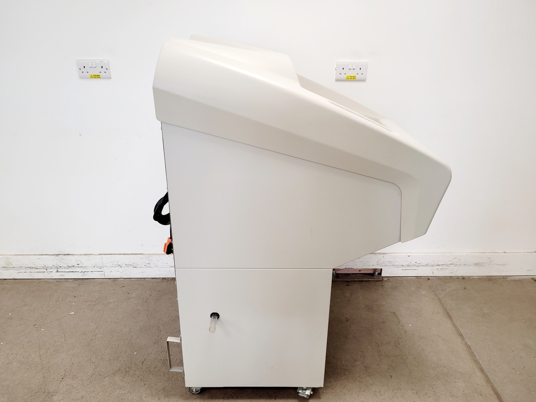Image of Bright Model OTF5000 Cryostat w/ 2 x Cryo-m-bed, 2 x Object Holders & Blade
