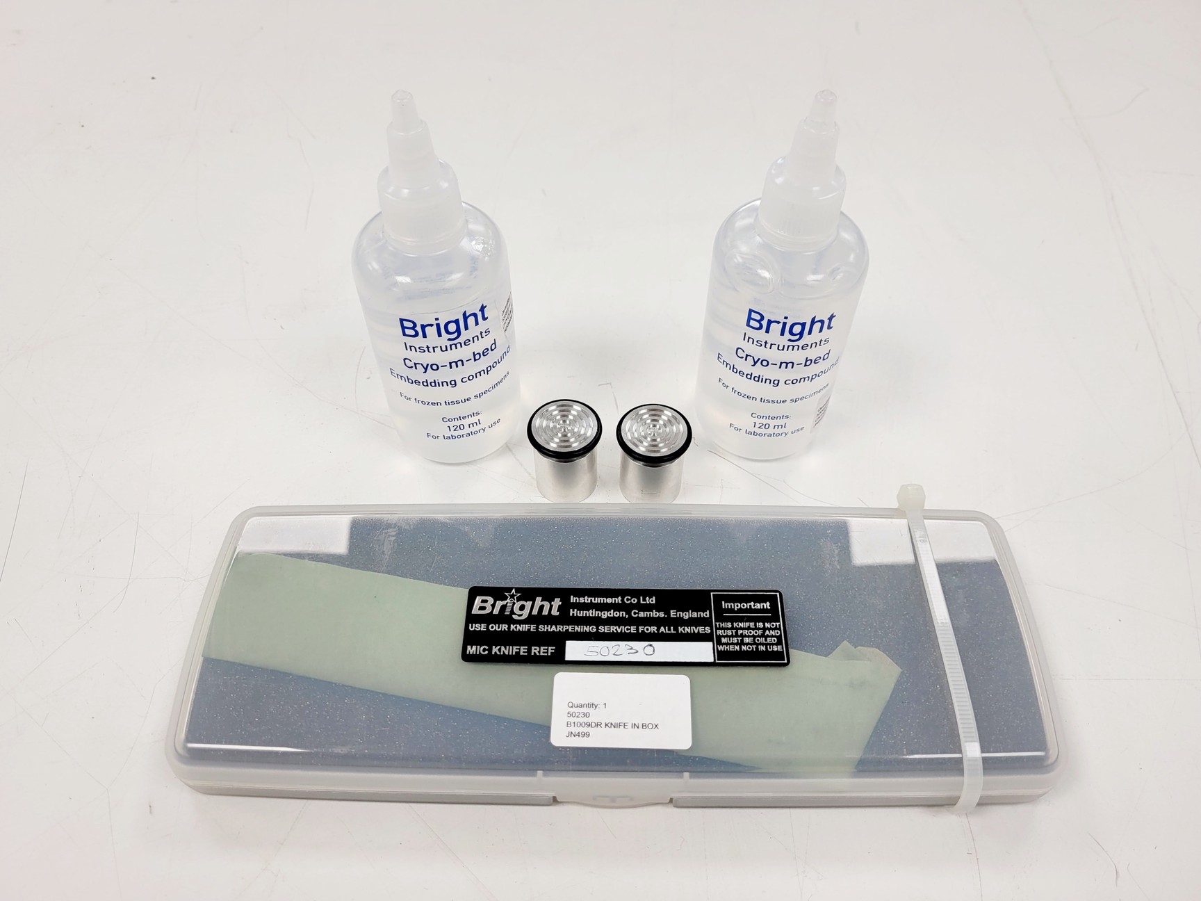 Image of Bright Model OTF5000 Cryostat w/ 2 x Cryo-m-bed, 2 x Object Holders & Blade