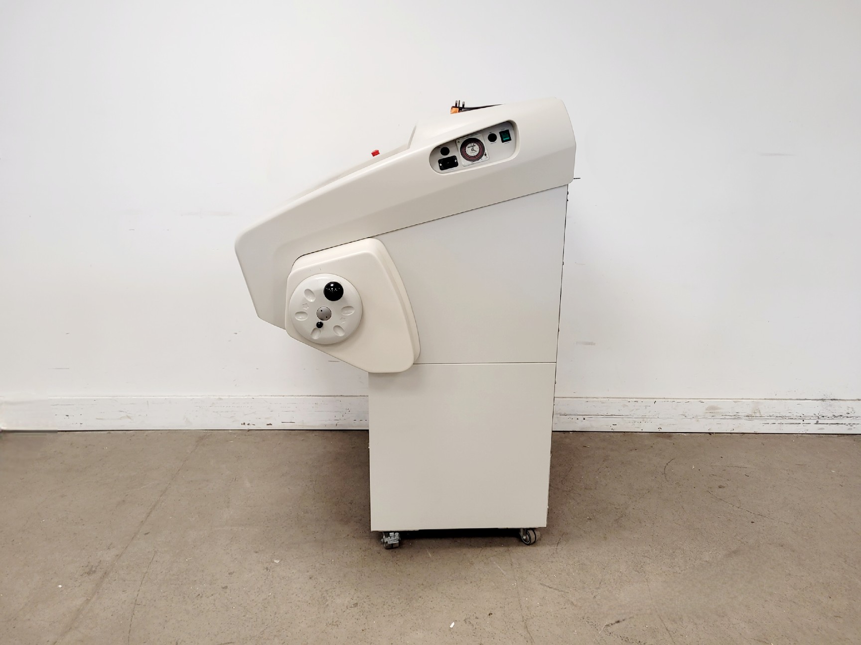 Image of Bright Model OTF5000 Cryostat w/ 2 x Cryo-m-bed, 2 x Object Holders & Blade