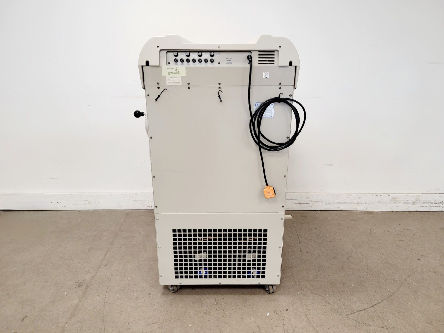 Image of Bright Model OTF5000 Cryostat w/ 2 x Cryo-m-bed, 2 x Object Holders & Blade