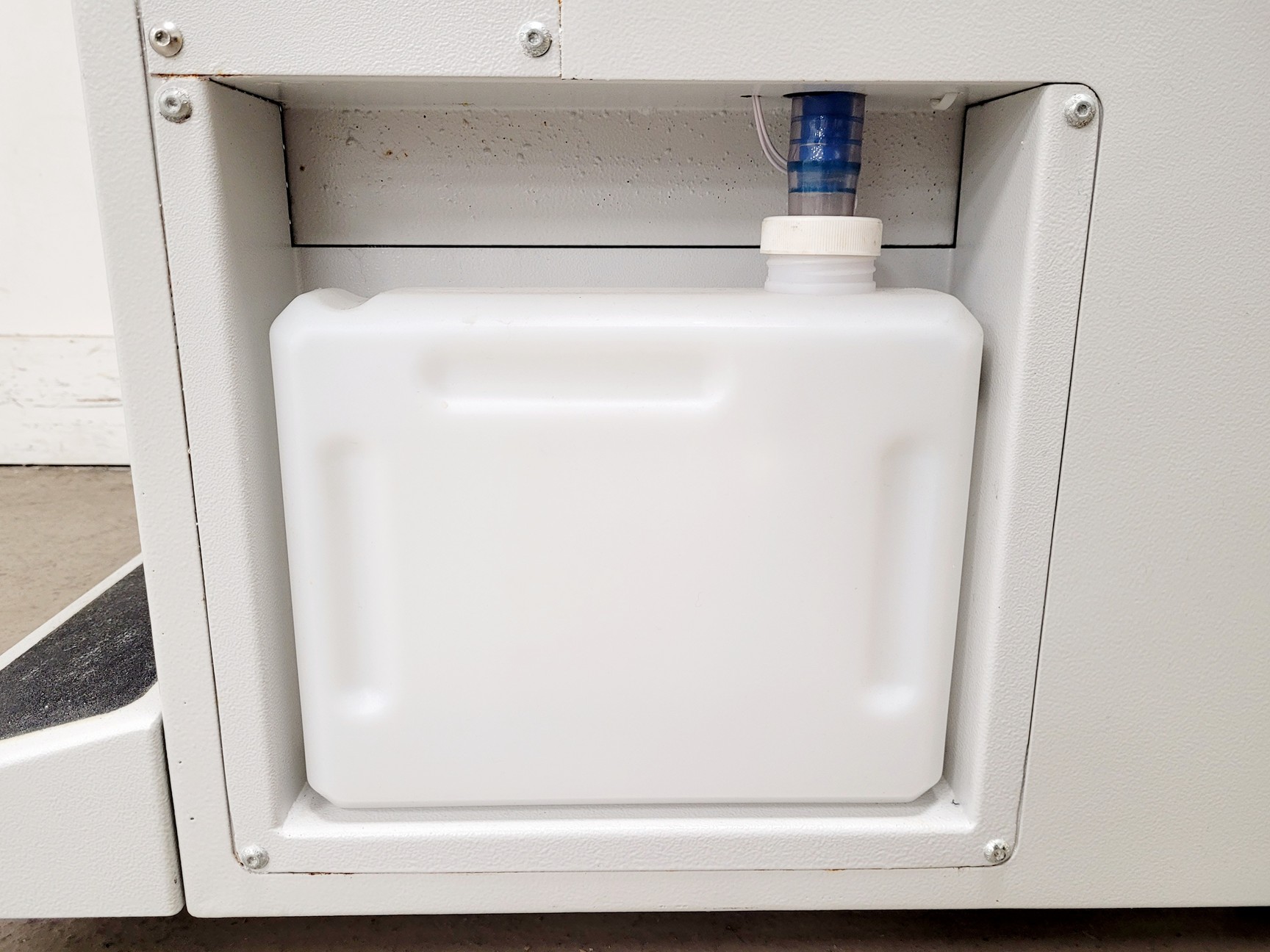 Image of Bright Model OTF6000 Cryostat w/ 2x Cryo-m-bed, 7 x Object Holders & Accessories