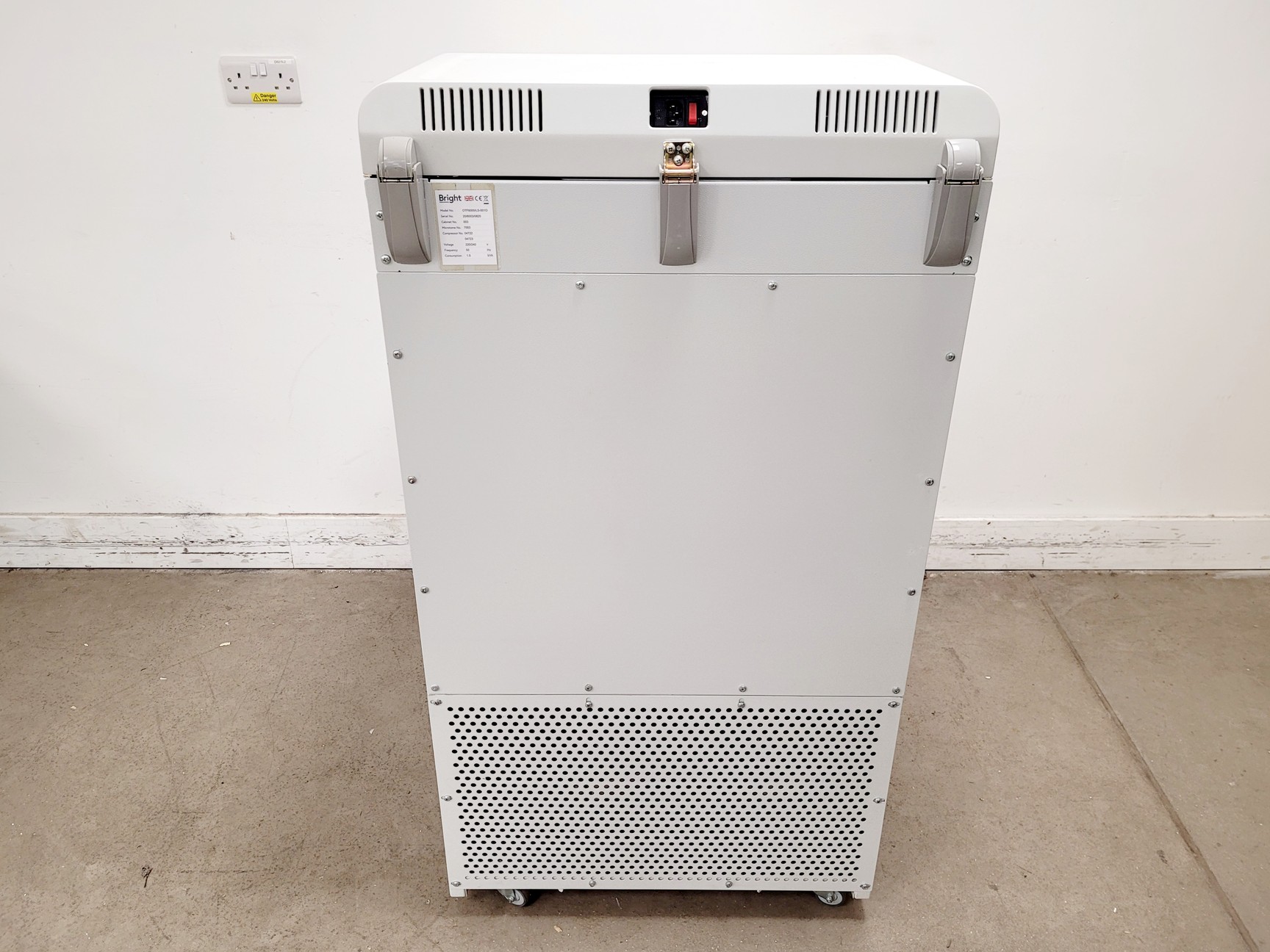 Image of Bright Model OTF6000 Cryostat w/ 2x Cryo-m-bed, 7 x Object Holders & Accessories